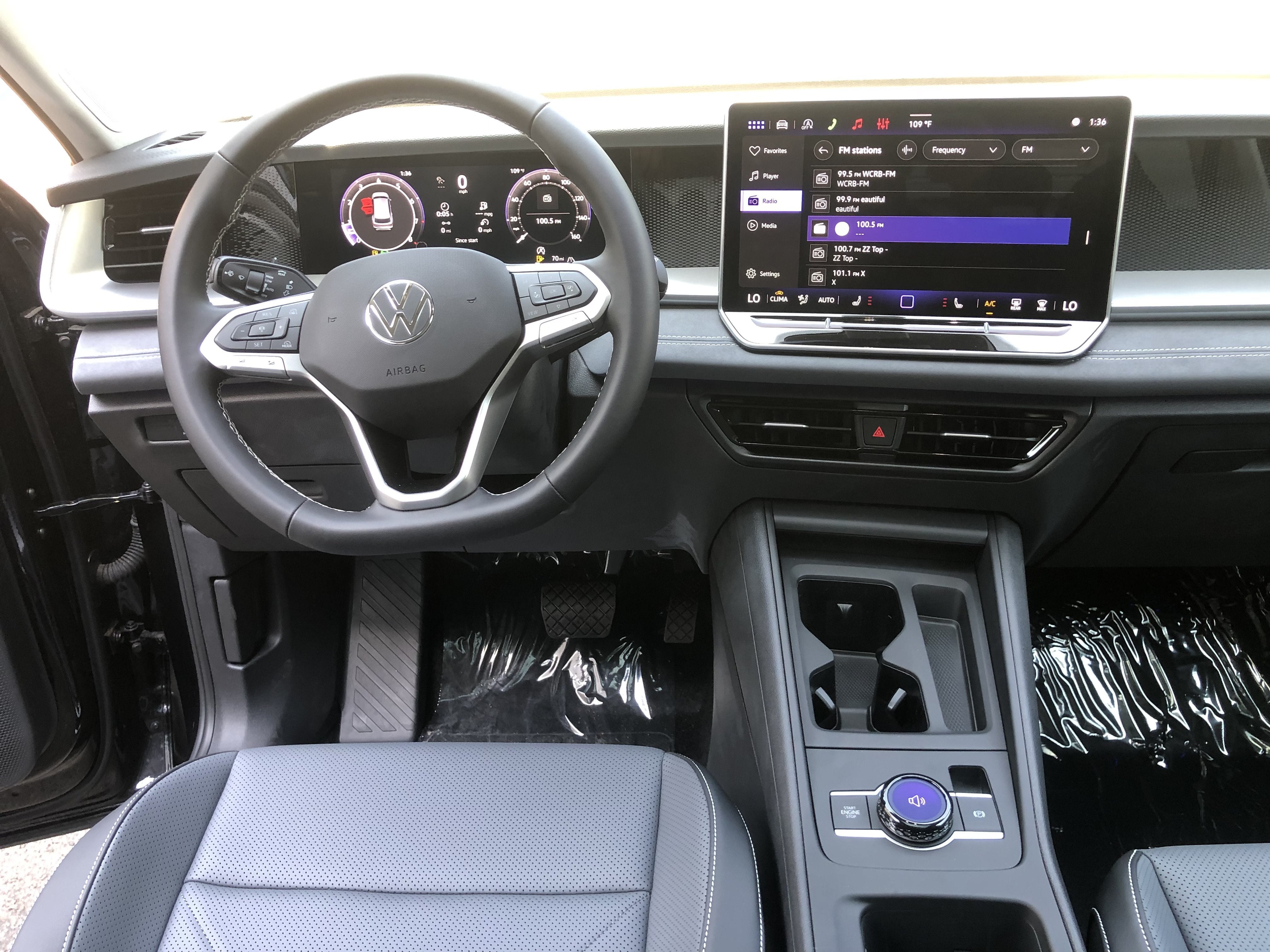 2026 Volkswagen Tiguan SE w/panoramic sunroof