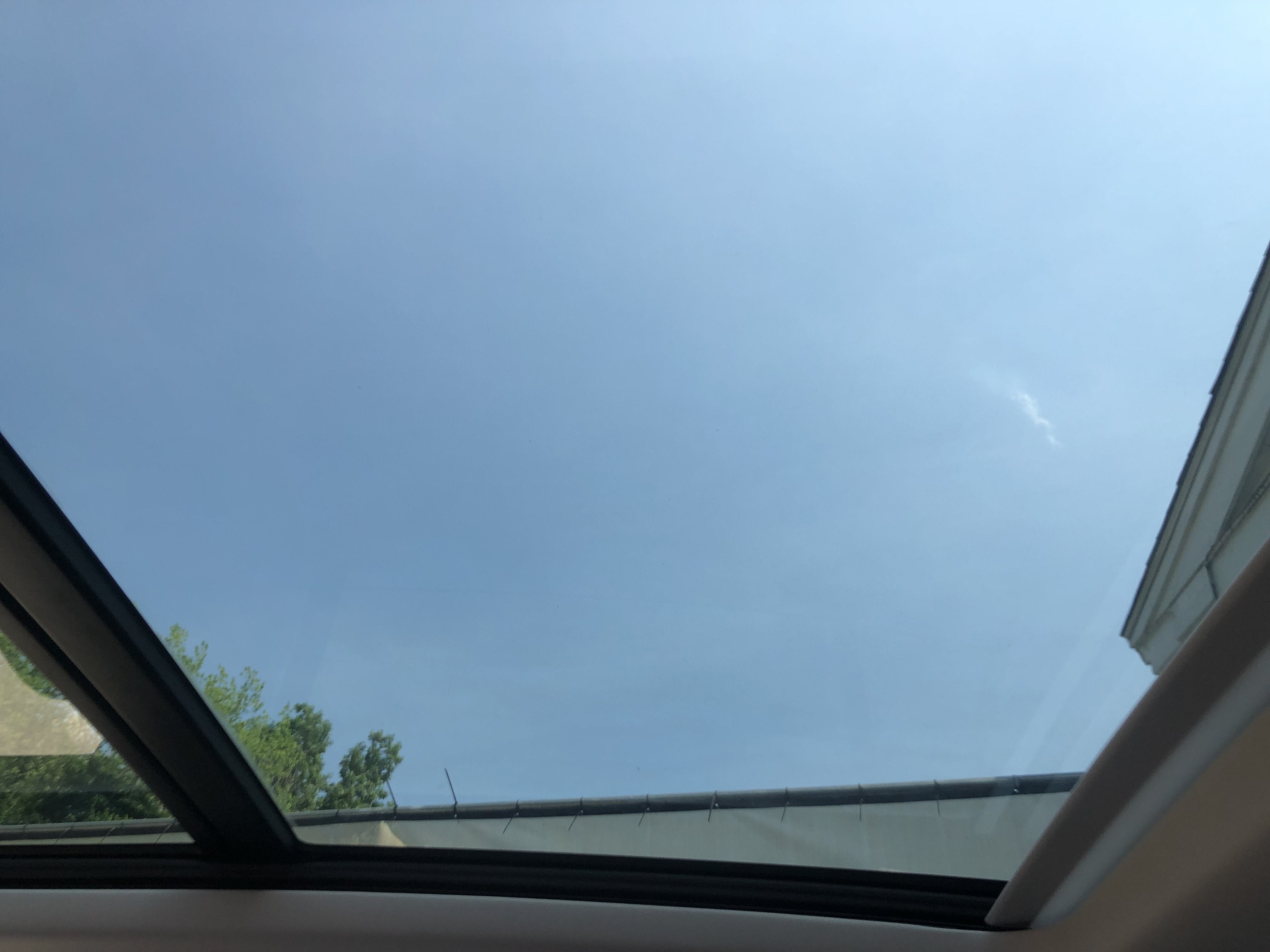 2026 Volkswagen Tiguan SE w/panoramic sunroof