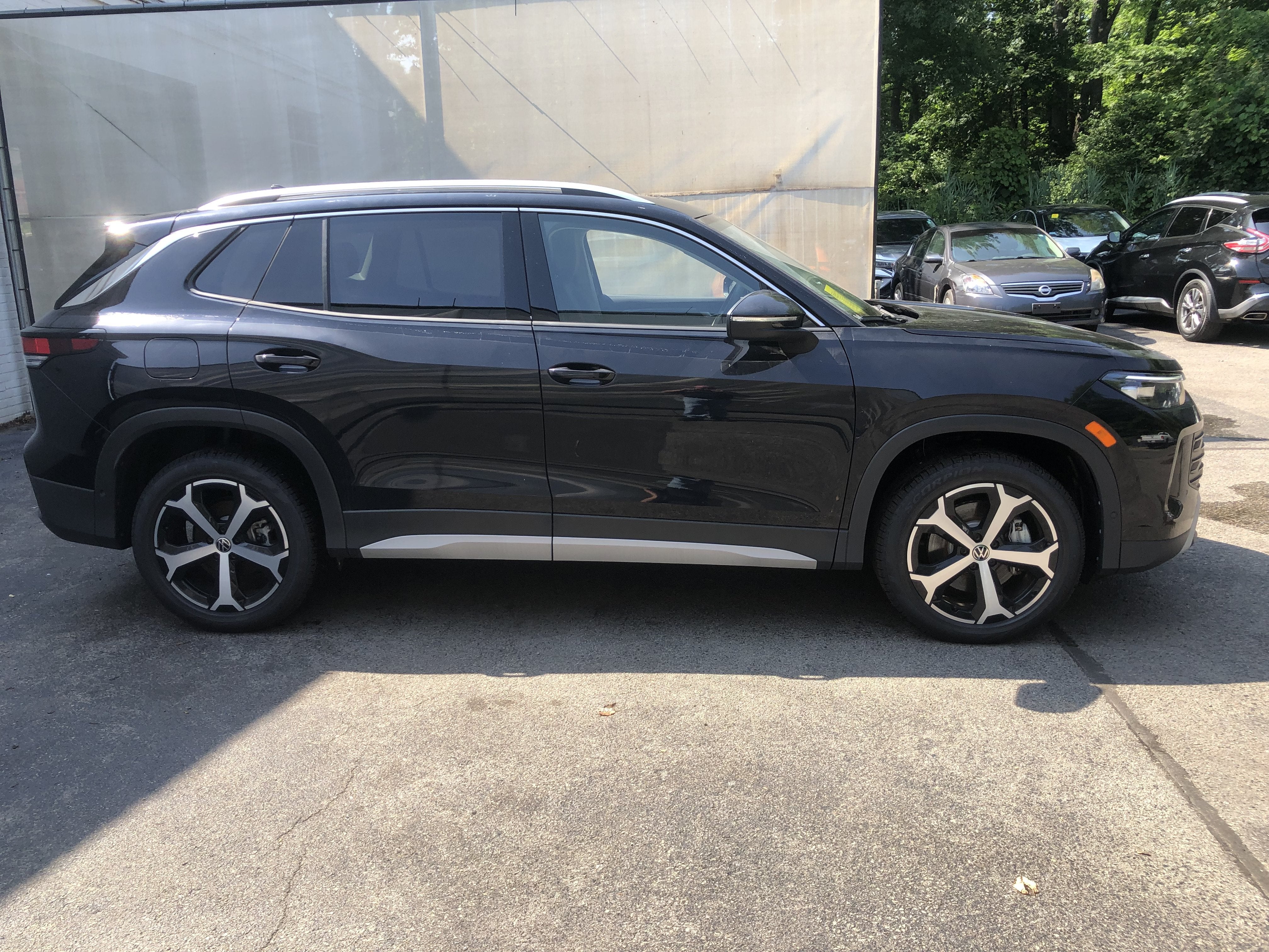 2026 Volkswagen Tiguan SE w/panoramic sunroof