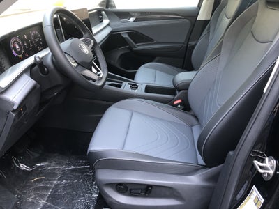 2026 Volkswagen Tiguan SE w/panoramic sunroof