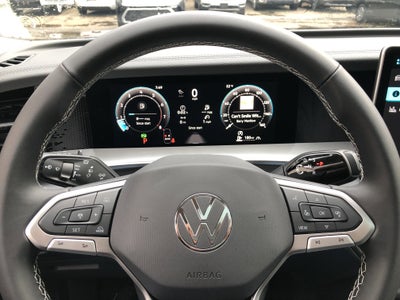 2026 Volkswagen Tiguan SE w/panoramic sunroof