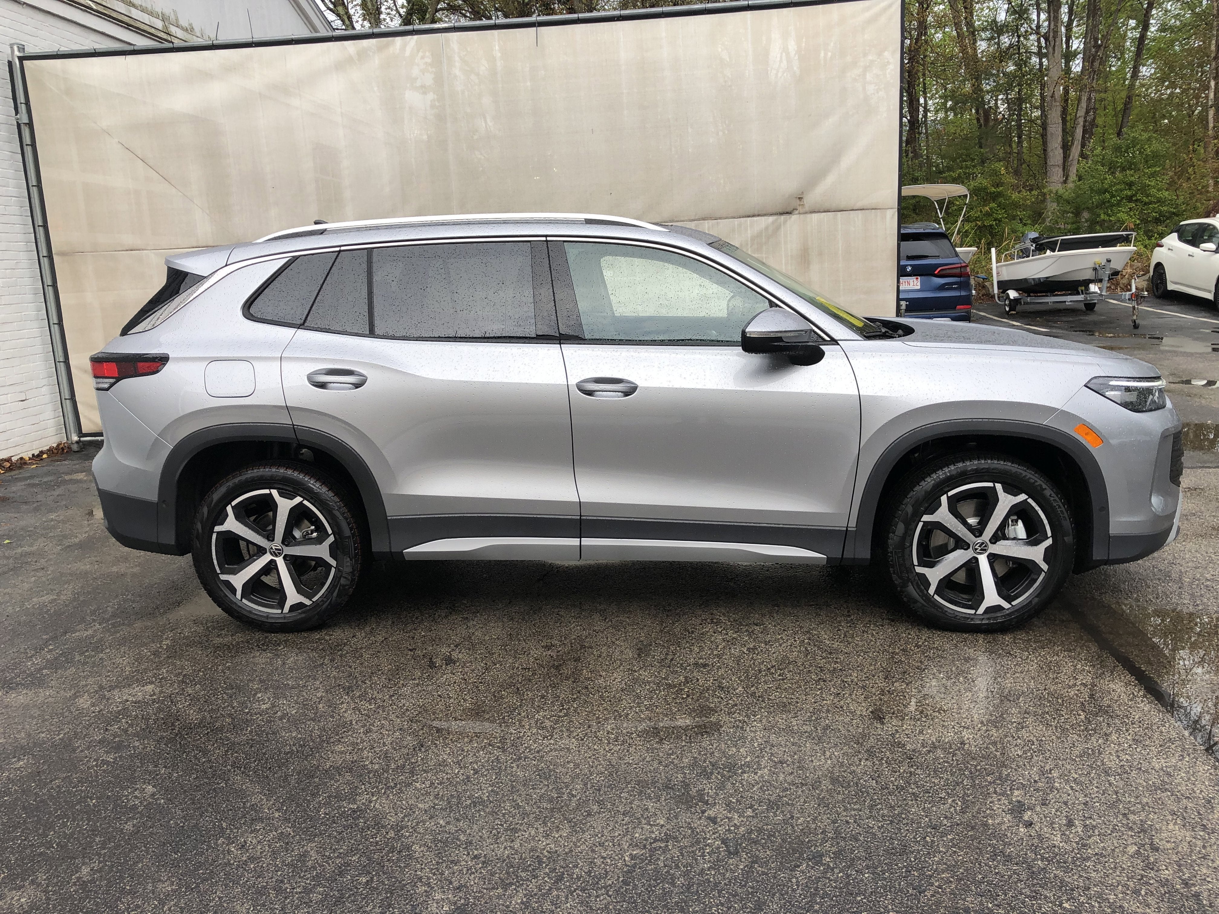 2026 Volkswagen Tiguan SE w/panoramic sunroof