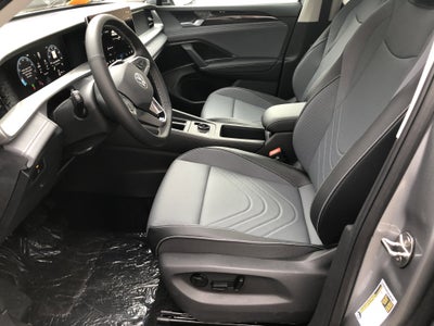2026 Volkswagen Tiguan SE w/panoramic sunroof