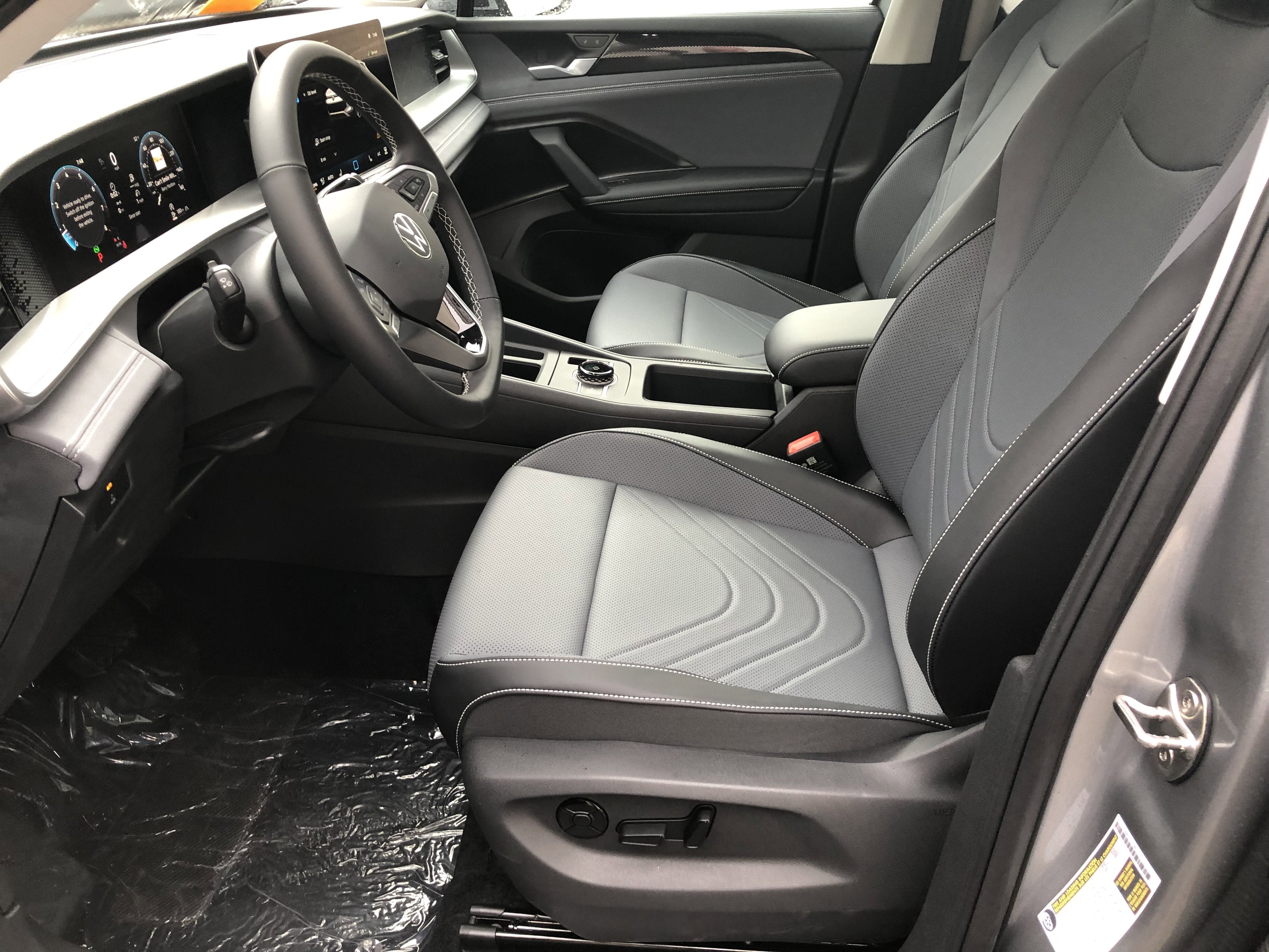 2026 Volkswagen Tiguan SE w/panoramic sunroof