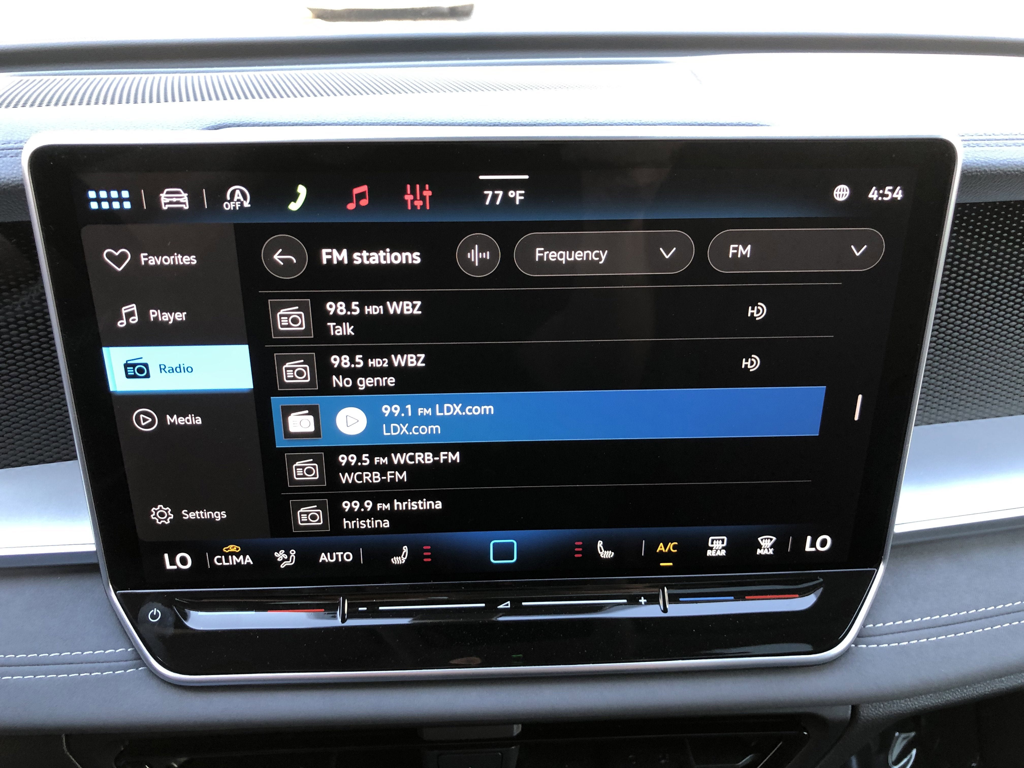 2026 Volkswagen Tiguan SE w/panoramic sunroof
