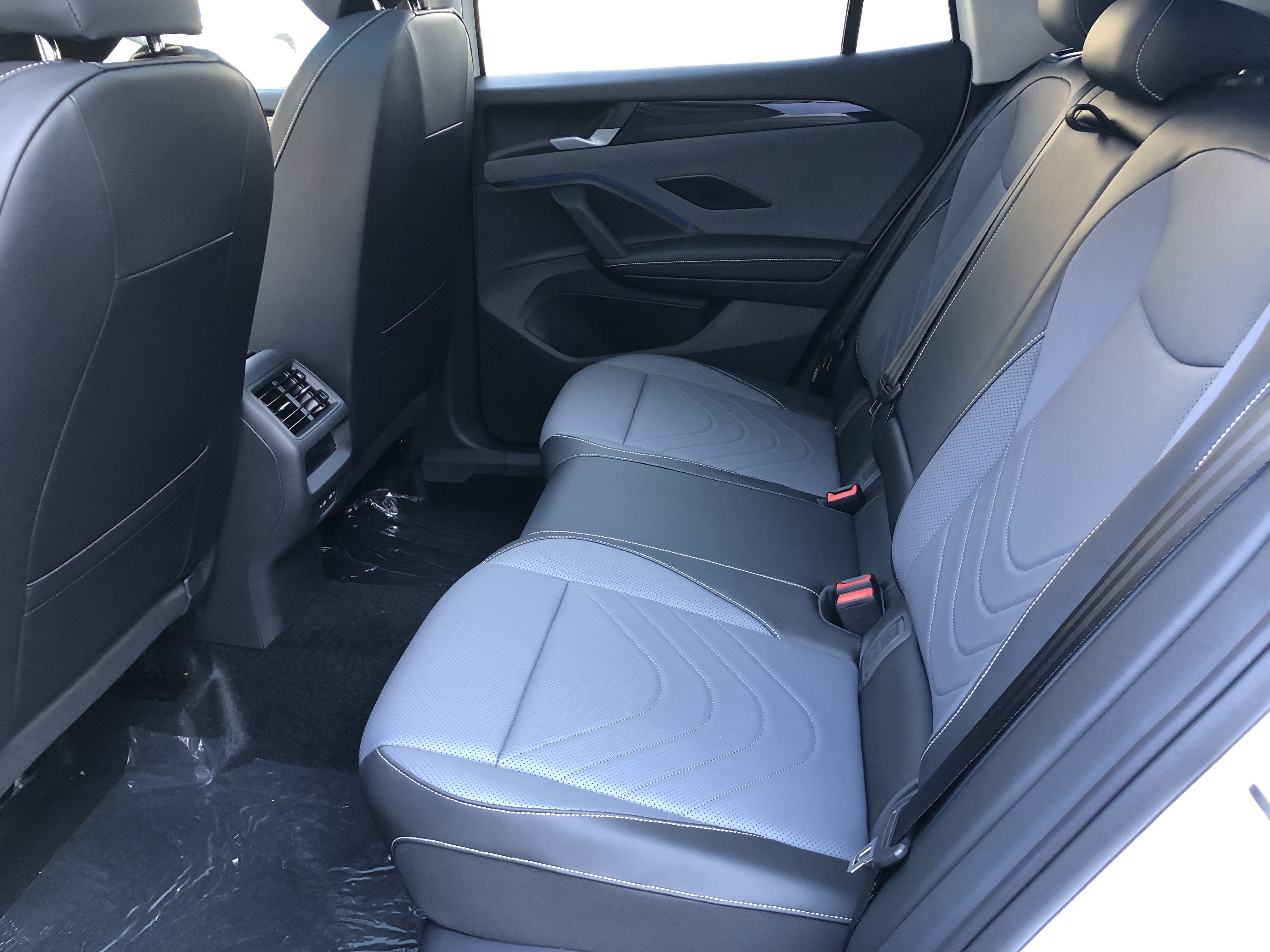 2026 Volkswagen Tiguan SE w/panoramic sunroof