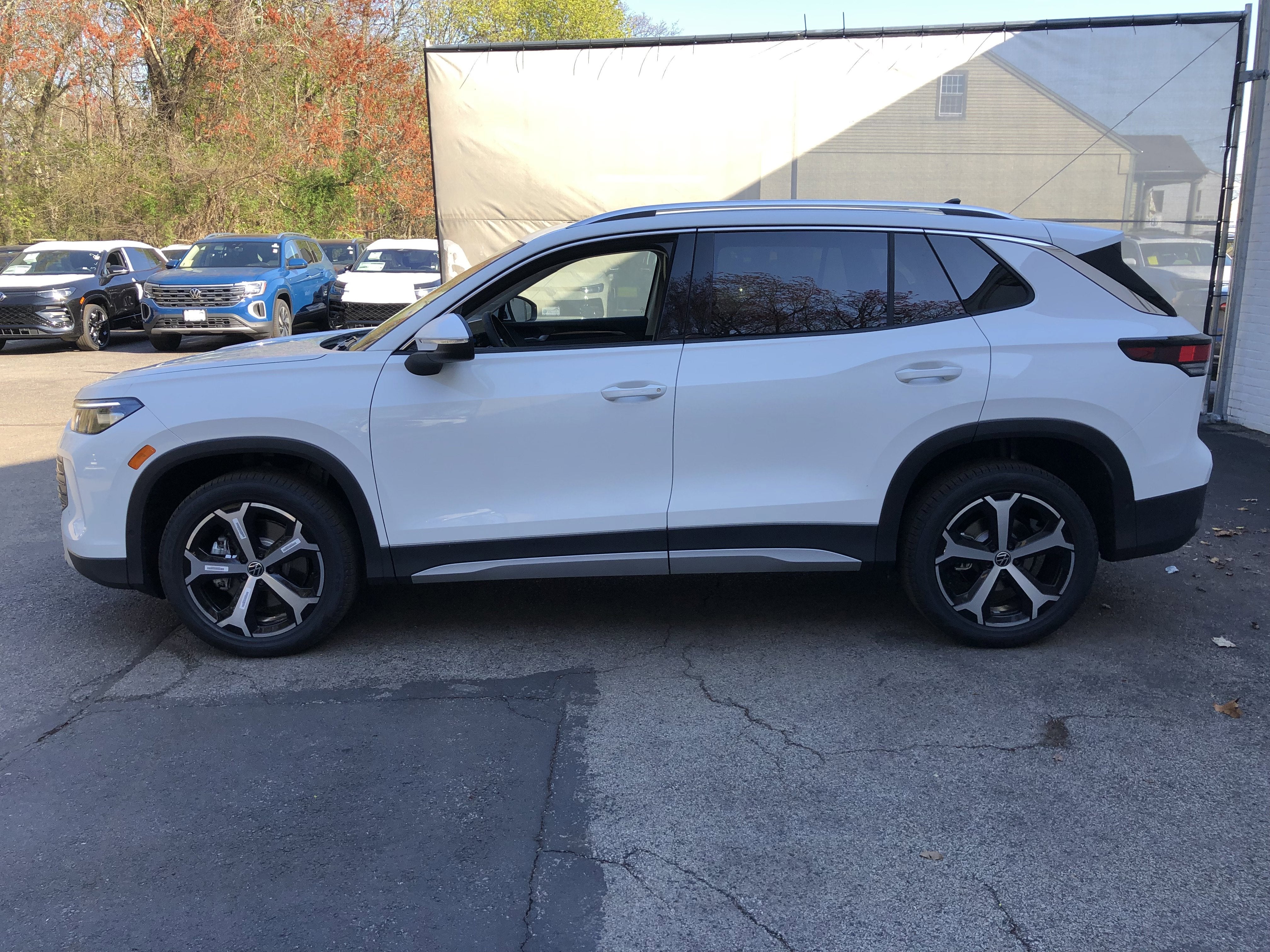 2026 Volkswagen Tiguan SE w/panoramic sunroof