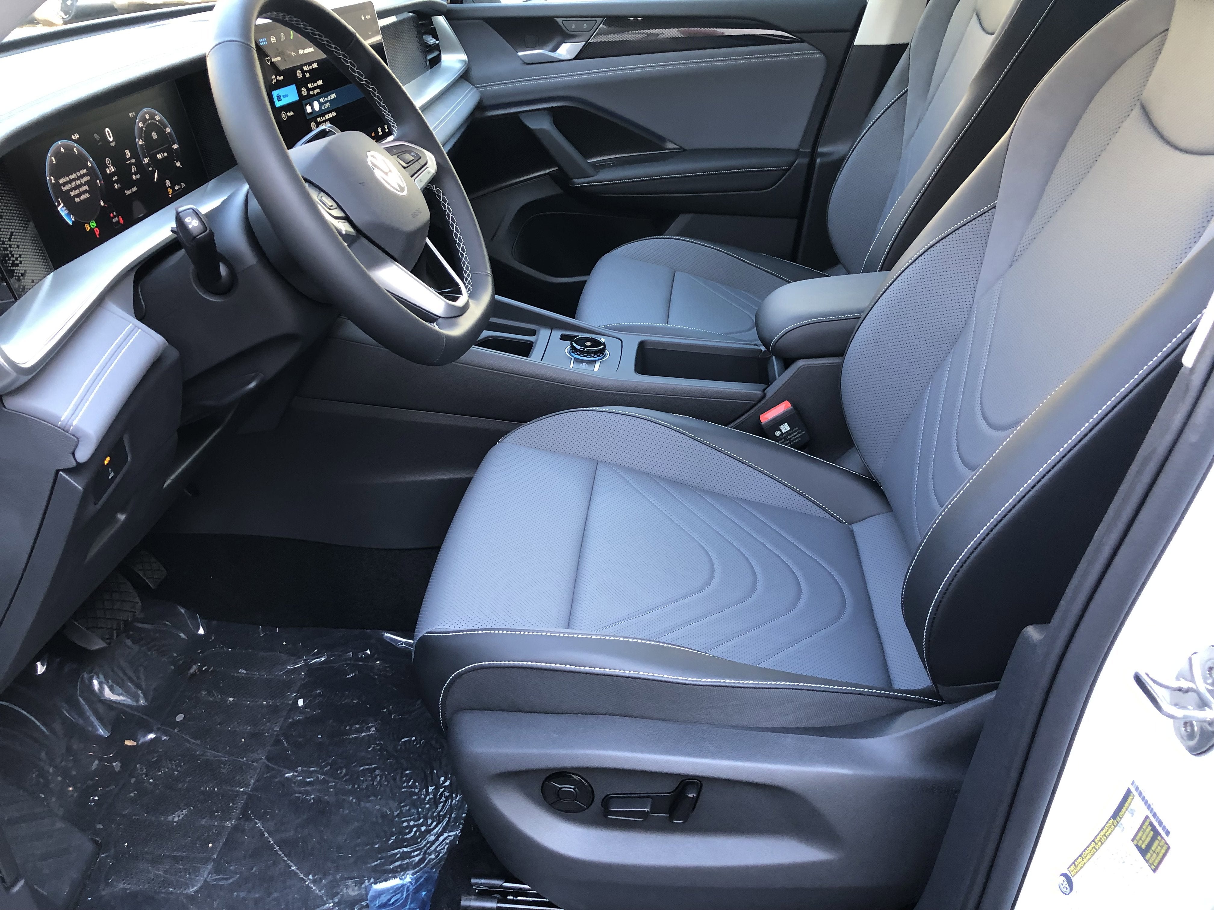 2026 Volkswagen Tiguan SE w/panoramic sunroof