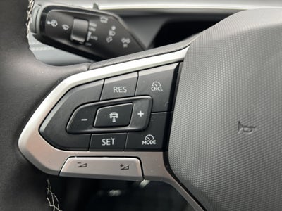 2025 Volkswagen Tiguan SE w/panoramic sunroof