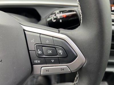 2025 Volkswagen Tiguan SE w/panoramic sunroof