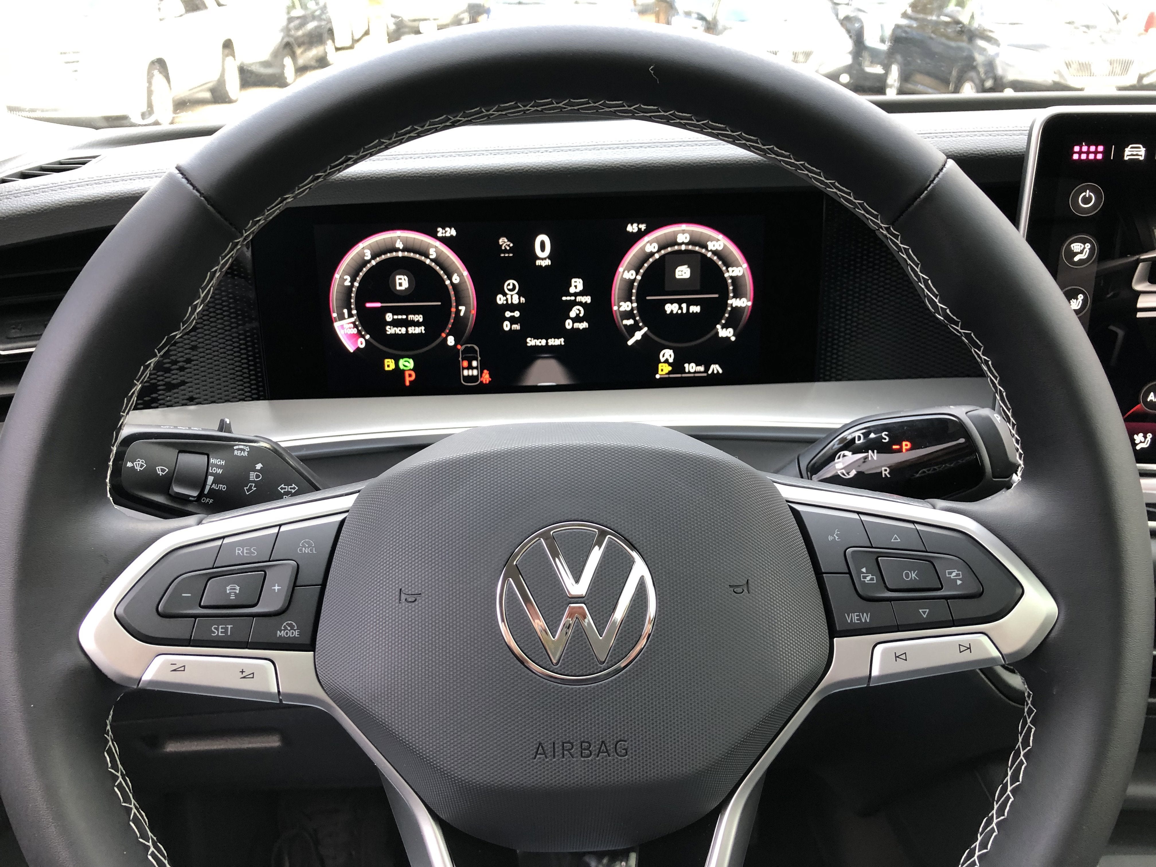 2026 Volkswagen Tiguan SE w/panoramic sunroof