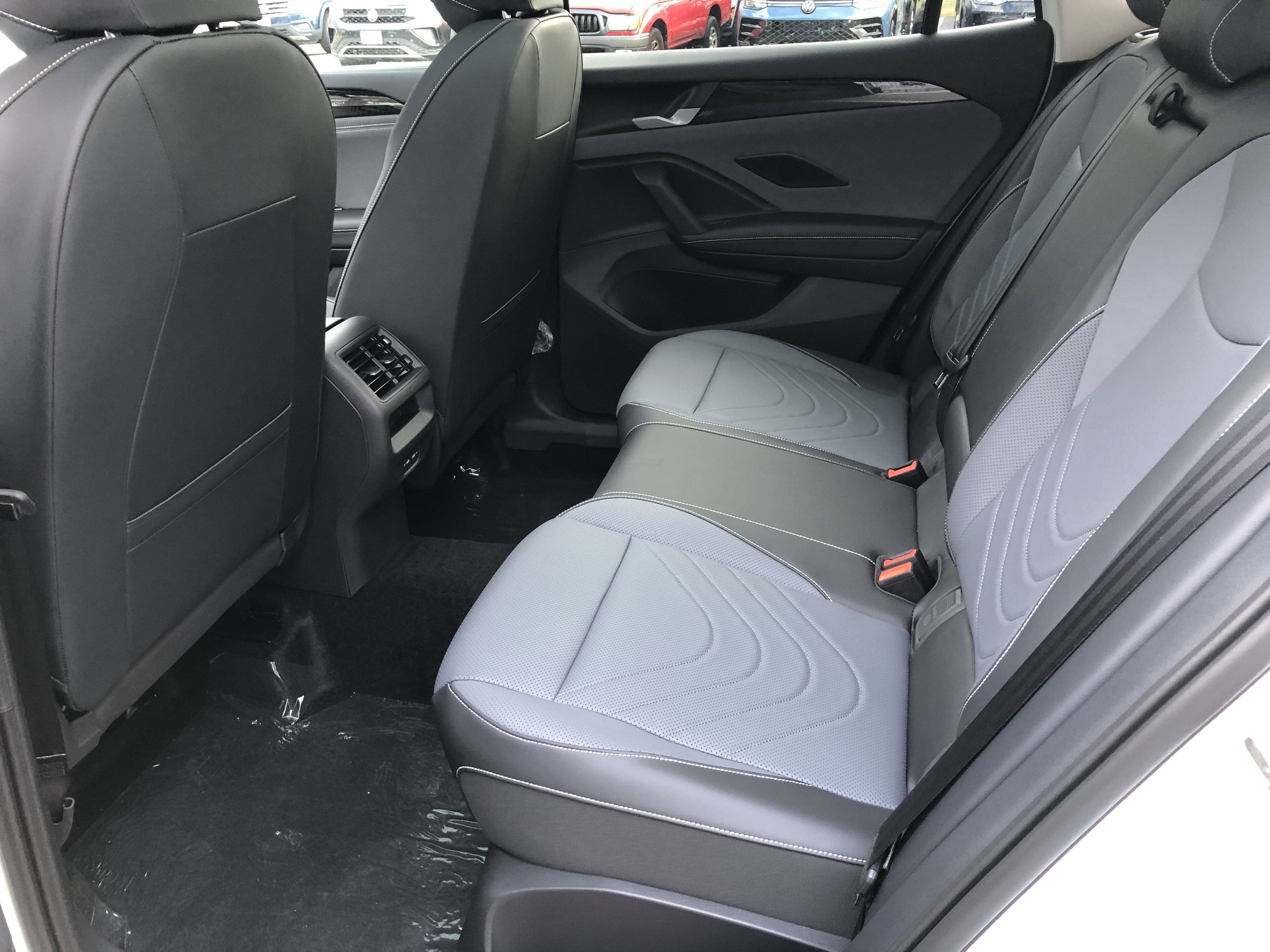 2026 Volkswagen Tiguan SE w/panoramic sunroof