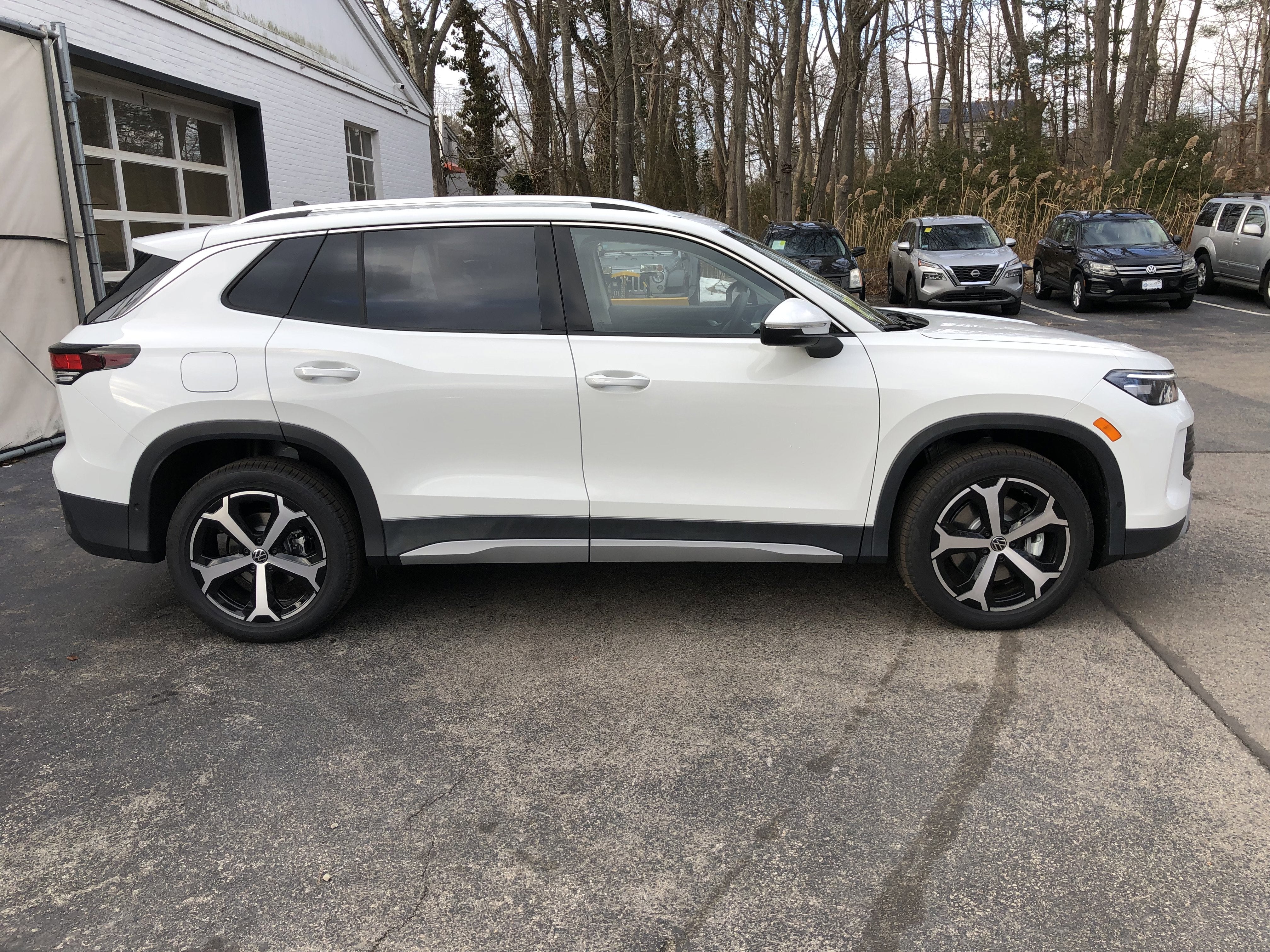 2026 Volkswagen Tiguan SE w/panoramic sunroof
