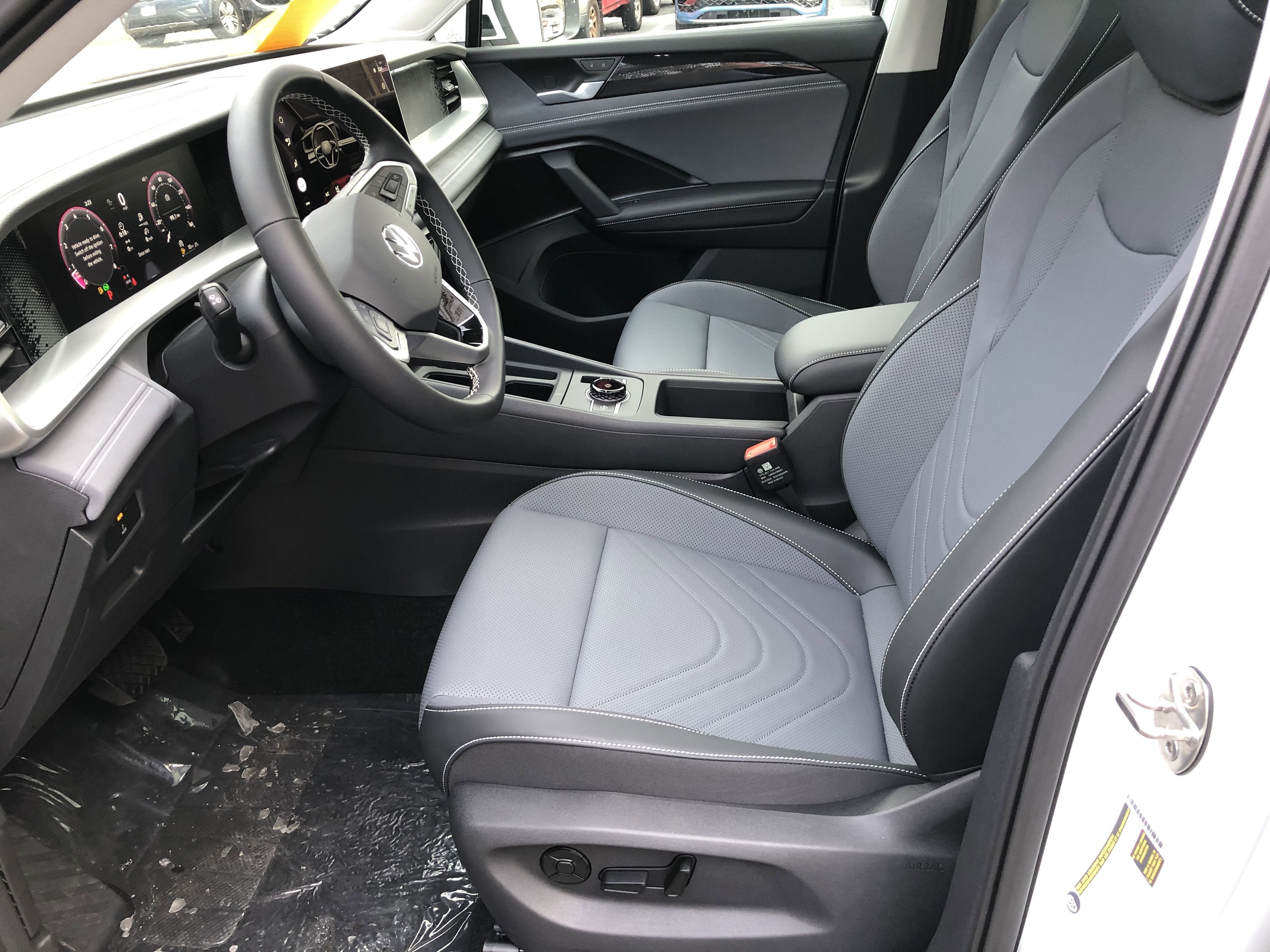 2026 Volkswagen Tiguan SE w/panoramic sunroof