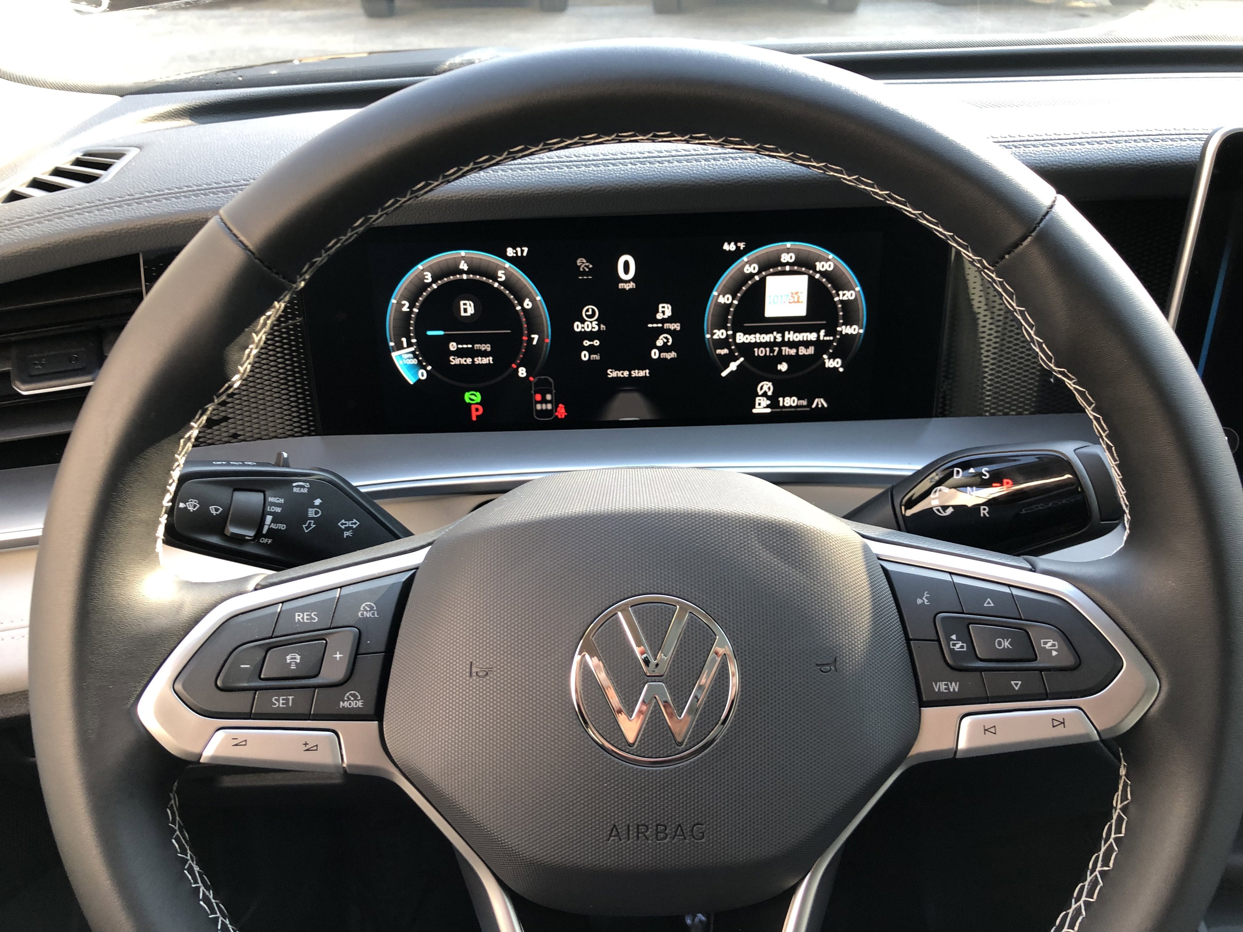 2026 Volkswagen Tiguan SE w/panoramic sunroof