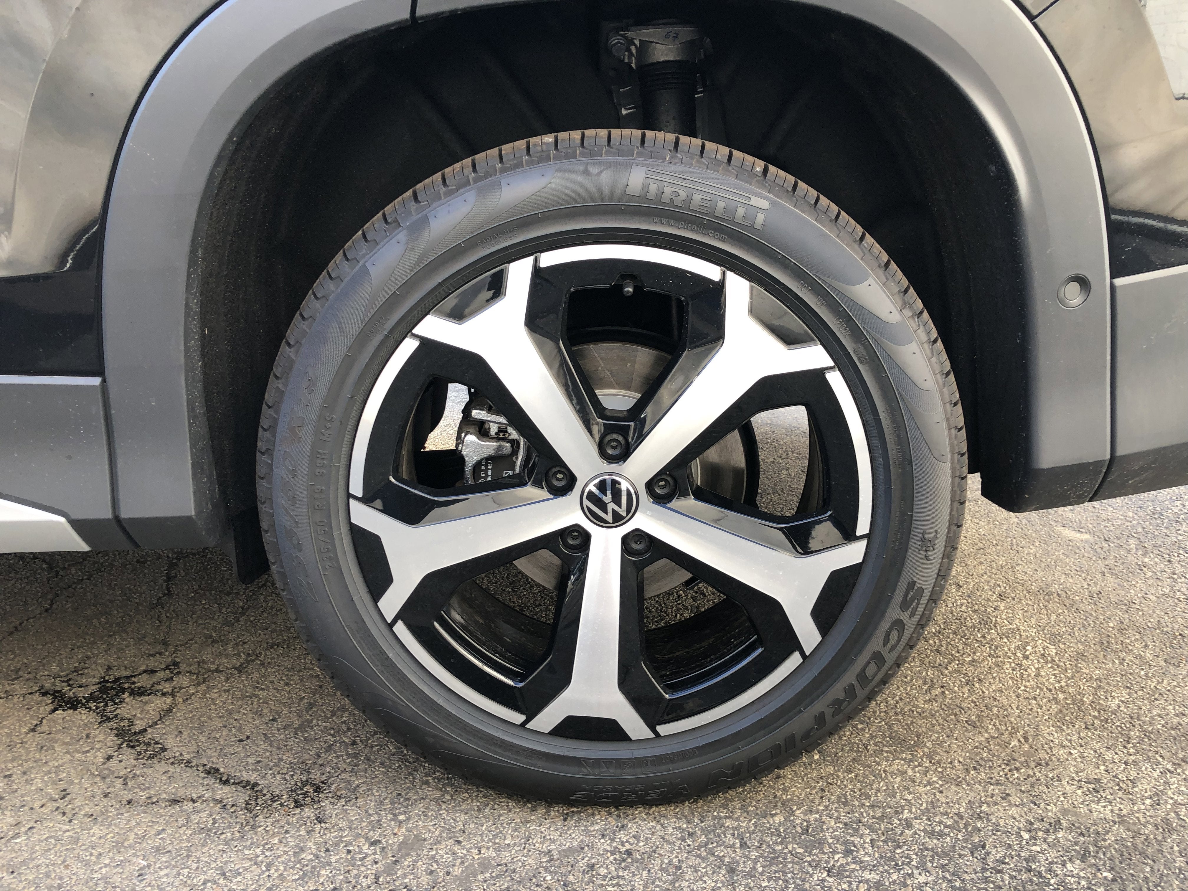 2026 Volkswagen Tiguan SE w/panoramic sunroof