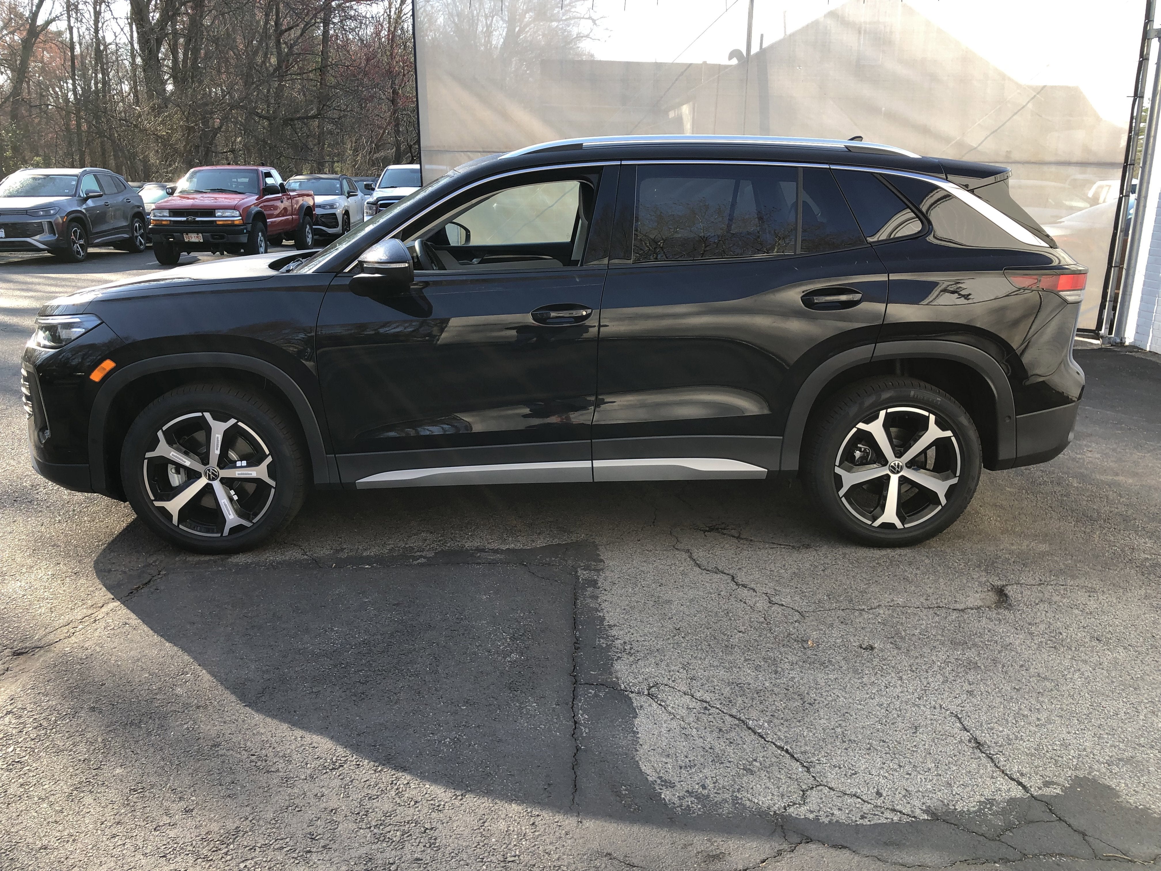 2026 Volkswagen Tiguan SE w/panoramic sunroof