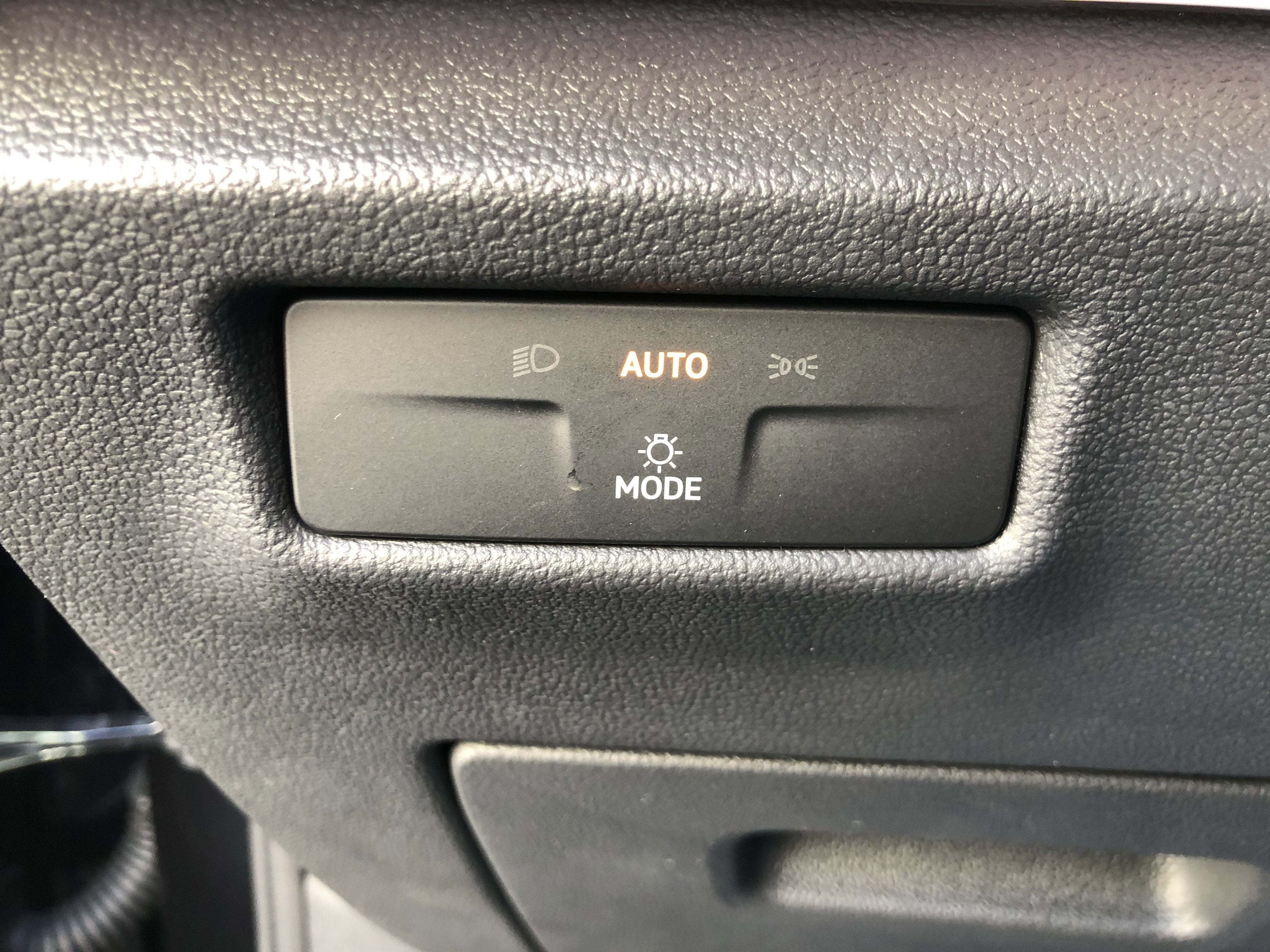 2026 Volkswagen Tiguan SE w/panoramic sunroof