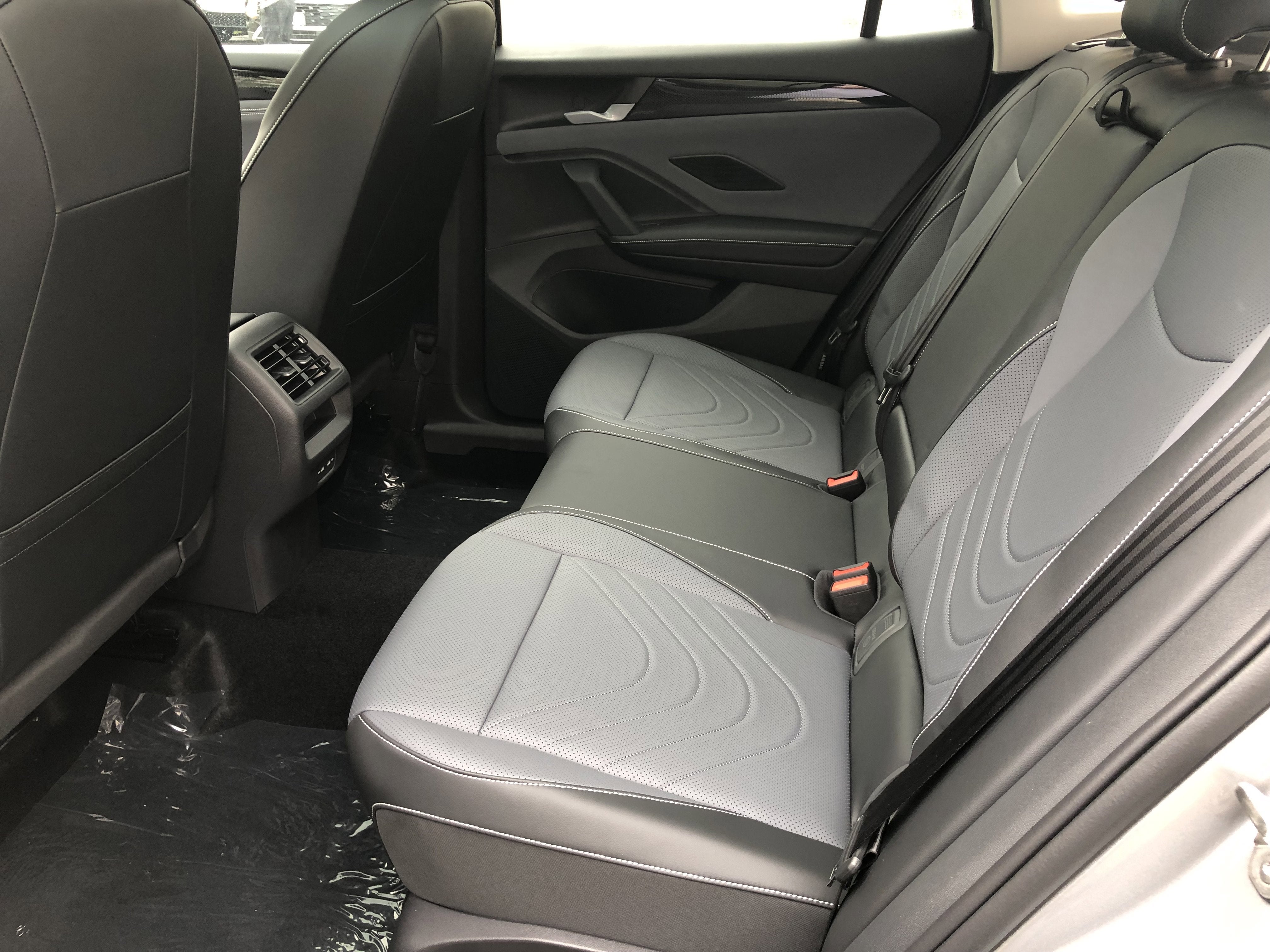 2026 Volkswagen Tiguan SE w/panoramic sunroof