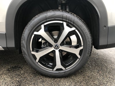 2026 Volkswagen Tiguan SE w/panoramic sunroof