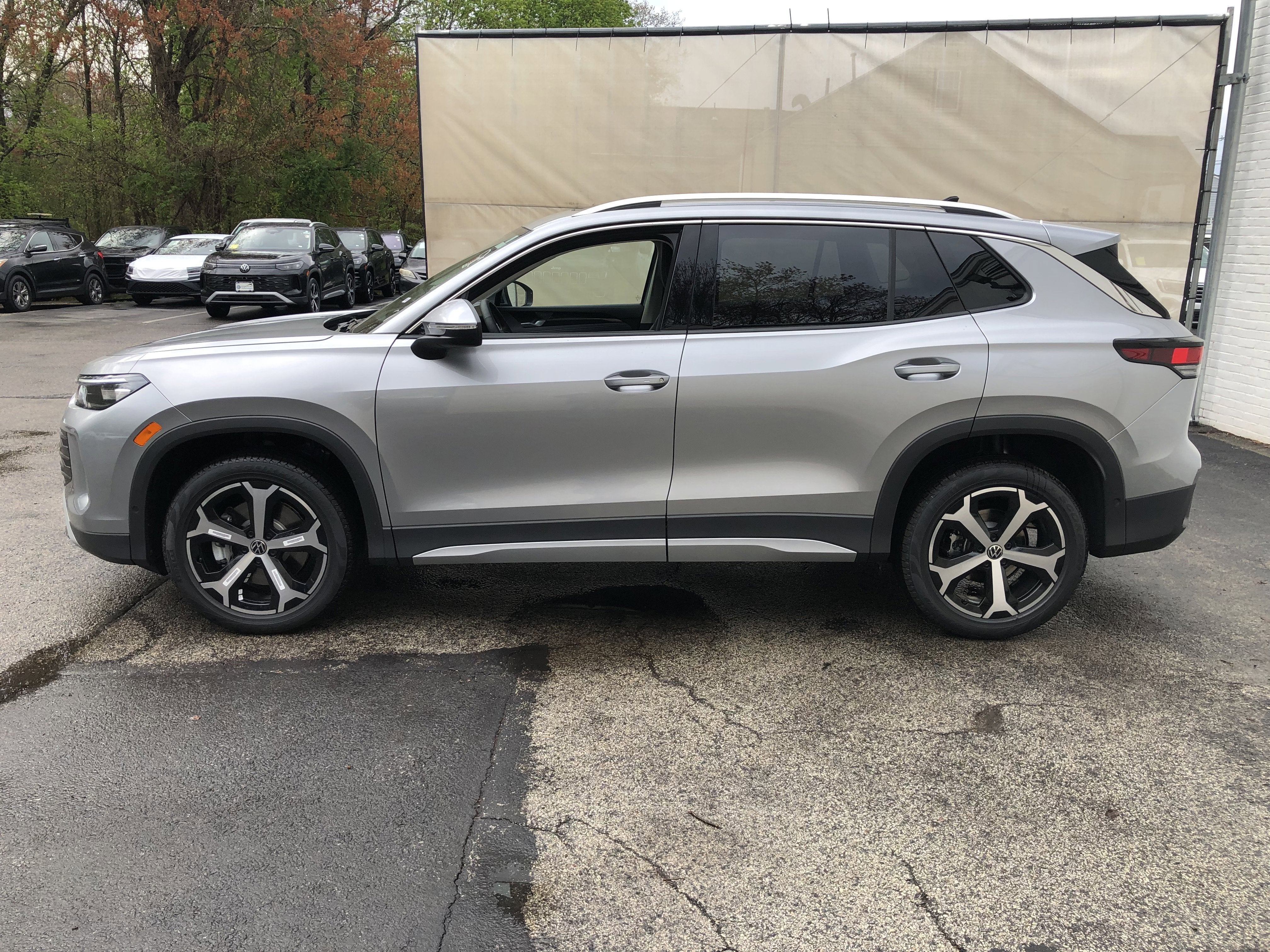 2026 Volkswagen Tiguan SE w/panoramic sunroof