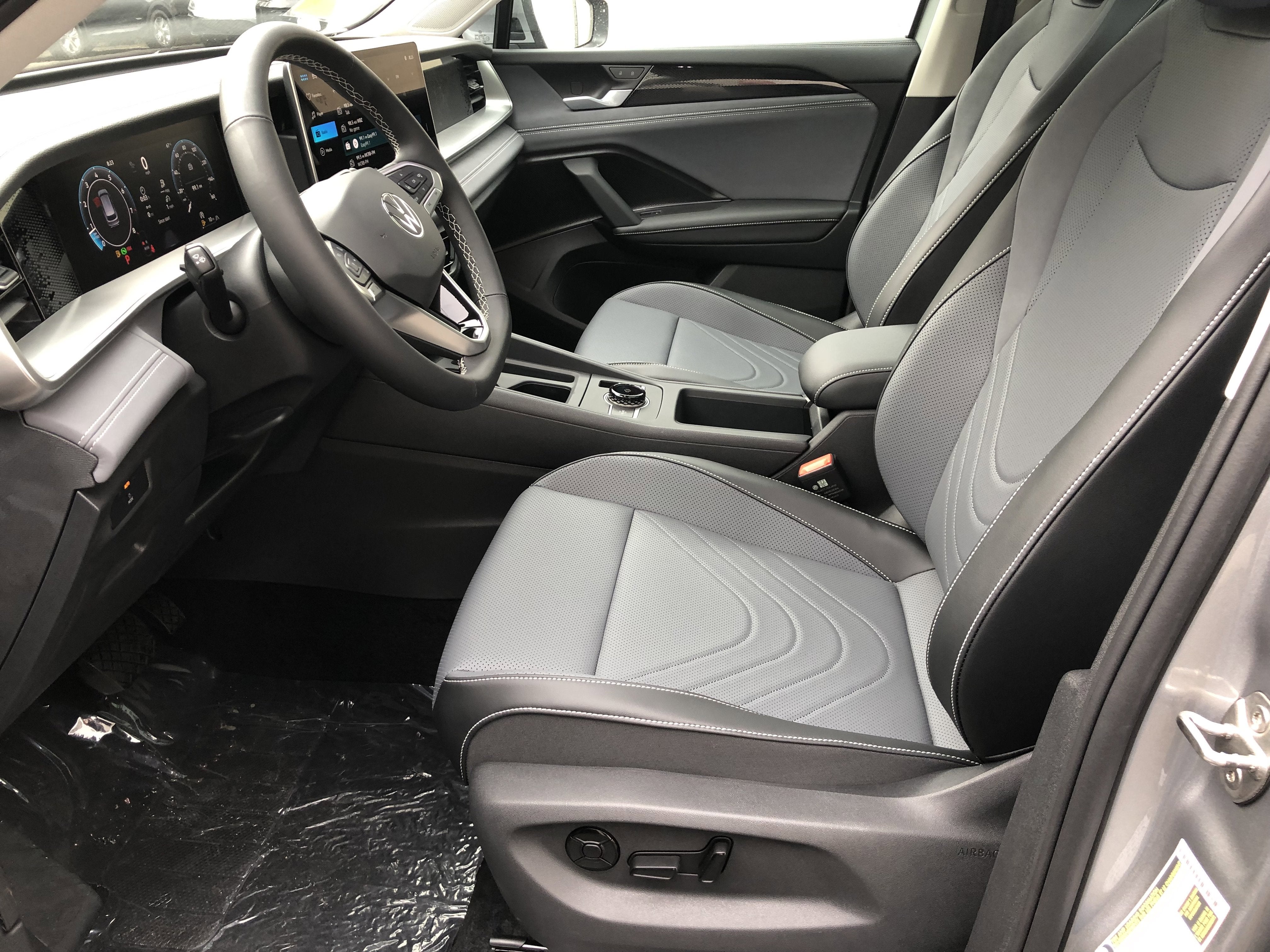 2026 Volkswagen Tiguan SE w/panoramic sunroof