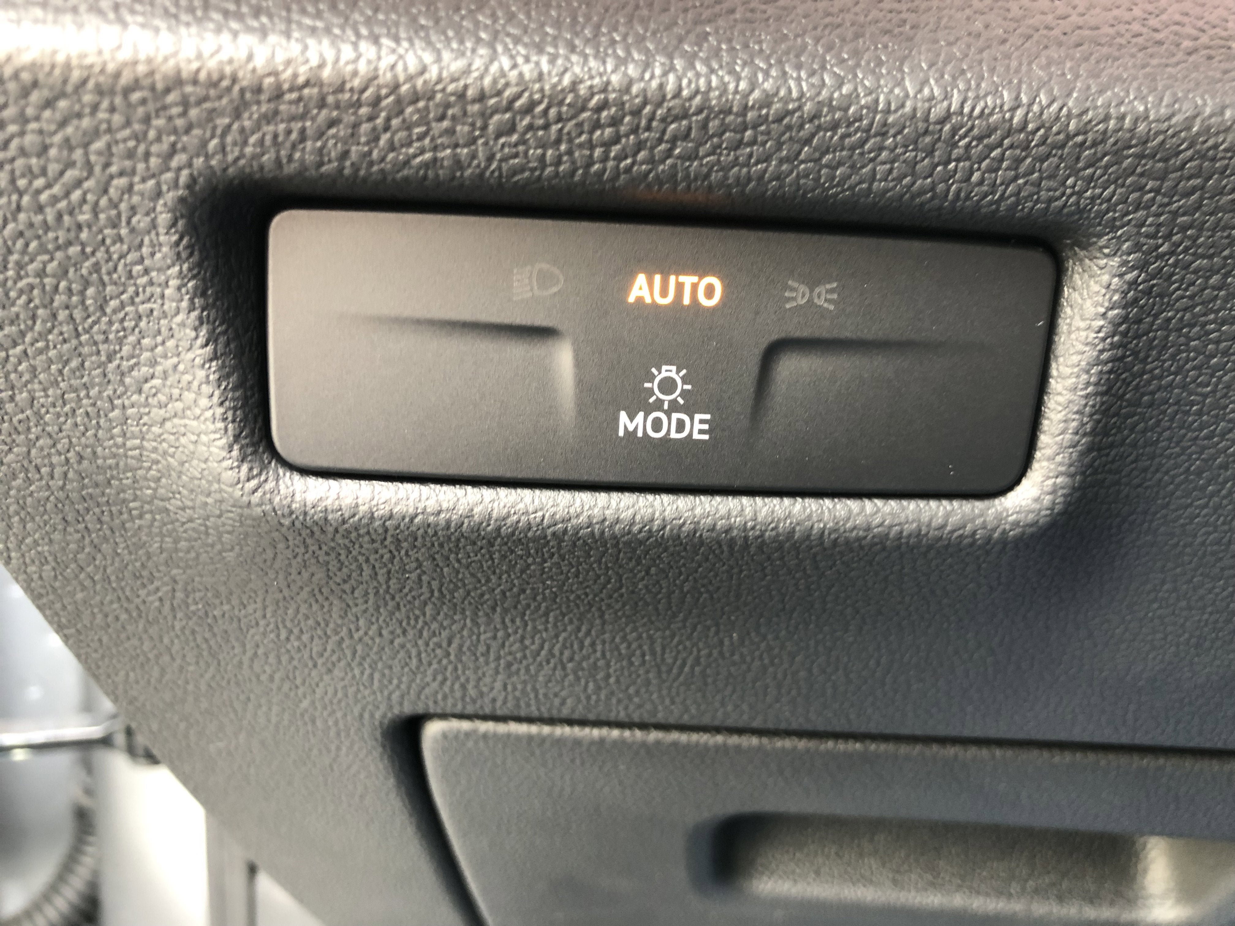 2026 Volkswagen Tiguan SE w/panoramic sunroof