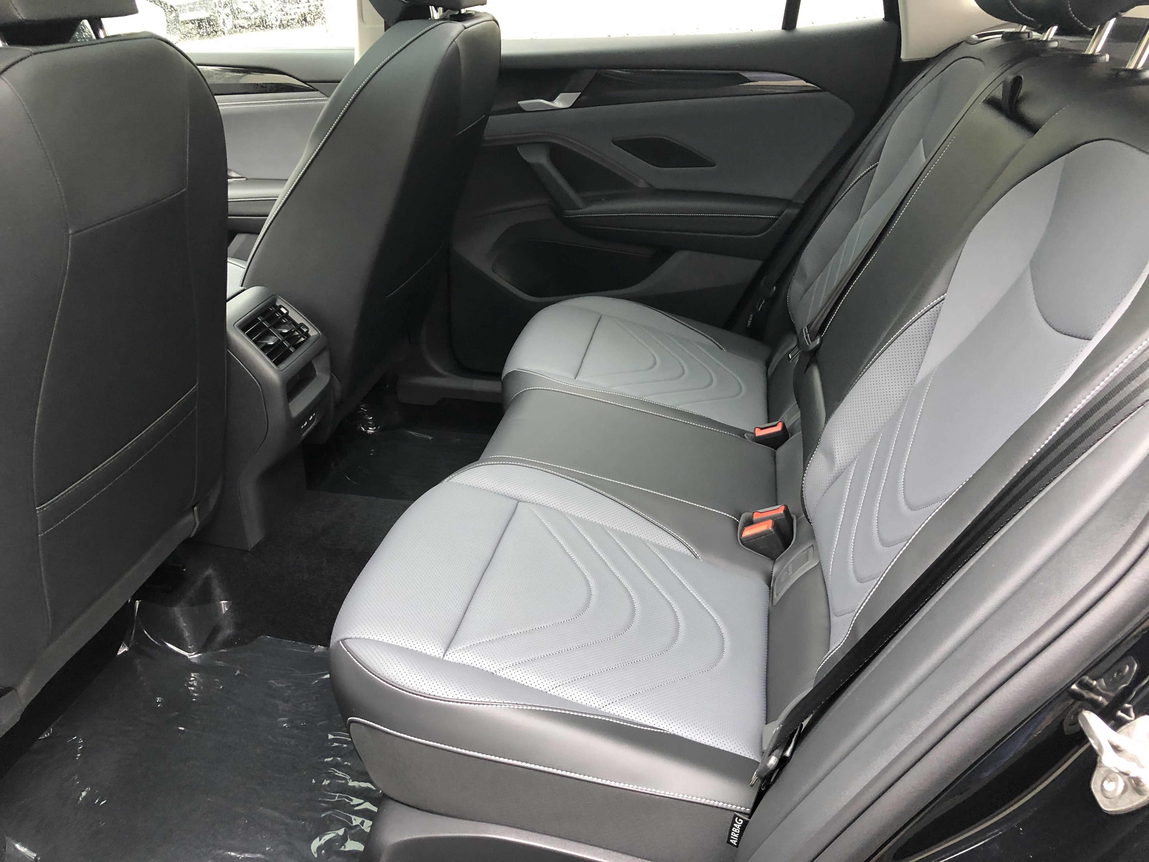 2026 Volkswagen Tiguan SE w/panoramic sunroof