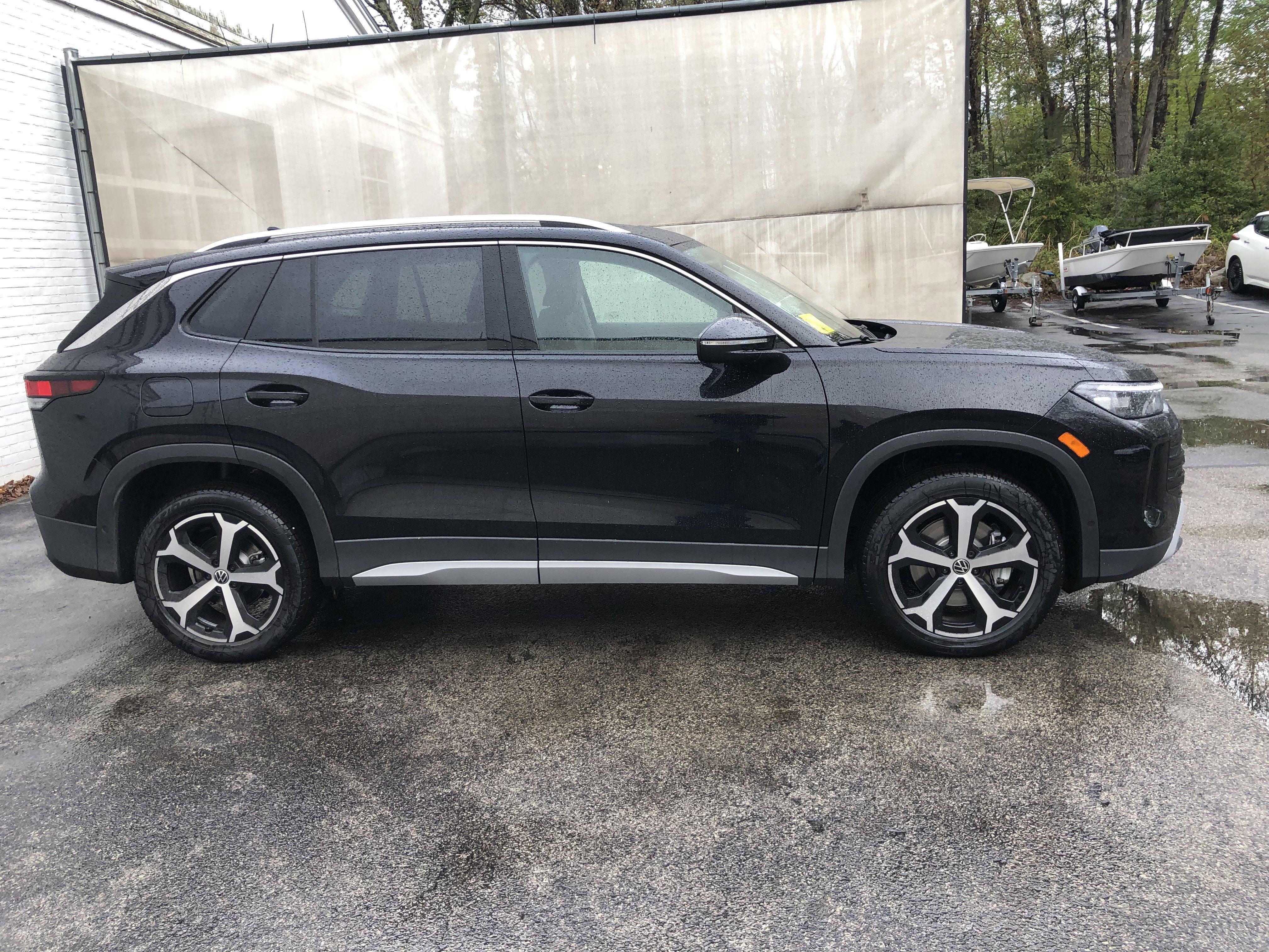 2026 Volkswagen Tiguan SE w/panoramic sunroof