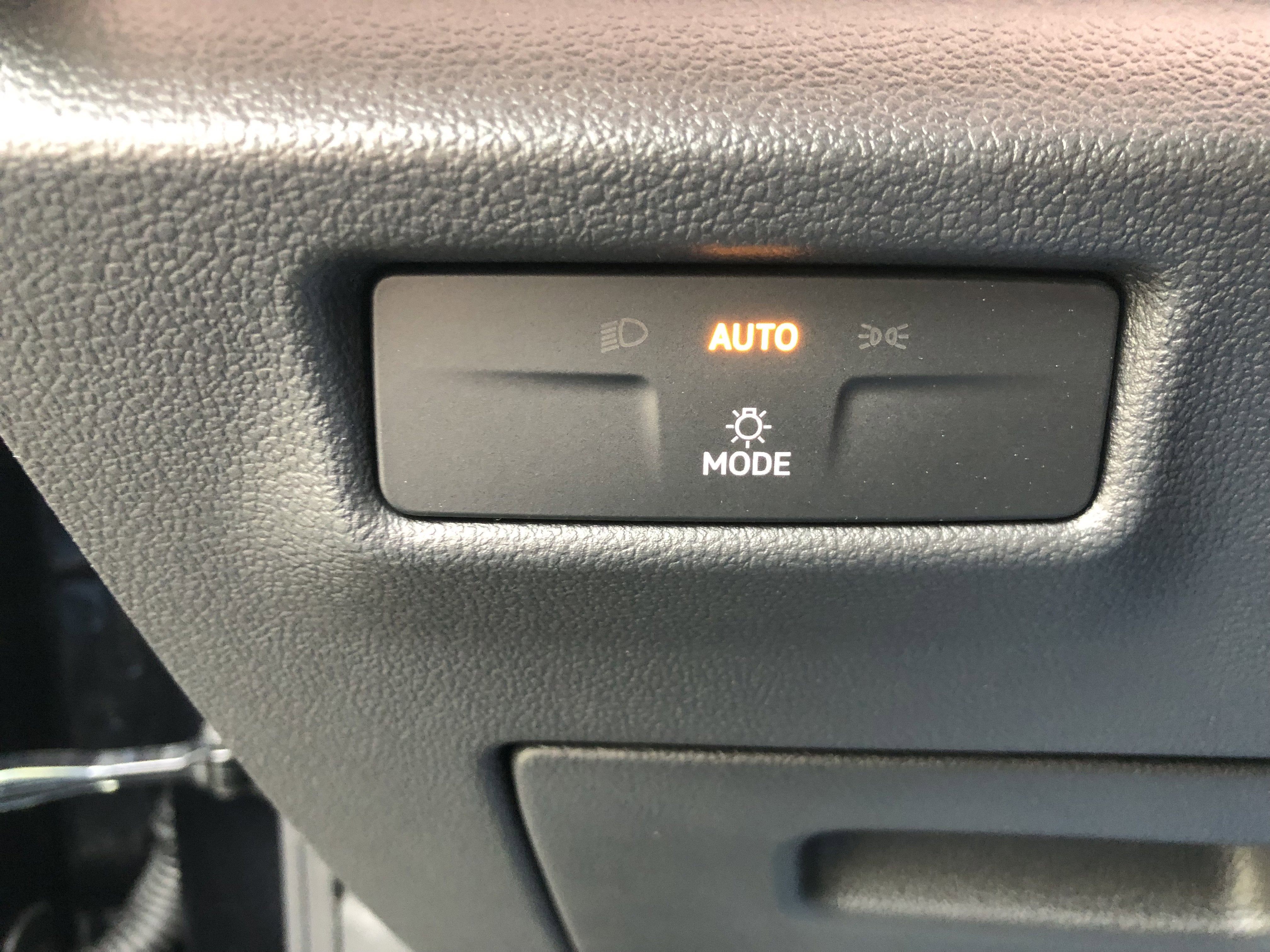 2026 Volkswagen Tiguan SE w/panoramic sunroof