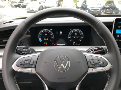 2026 Volkswagen Tiguan SE w/panoramic sunroof