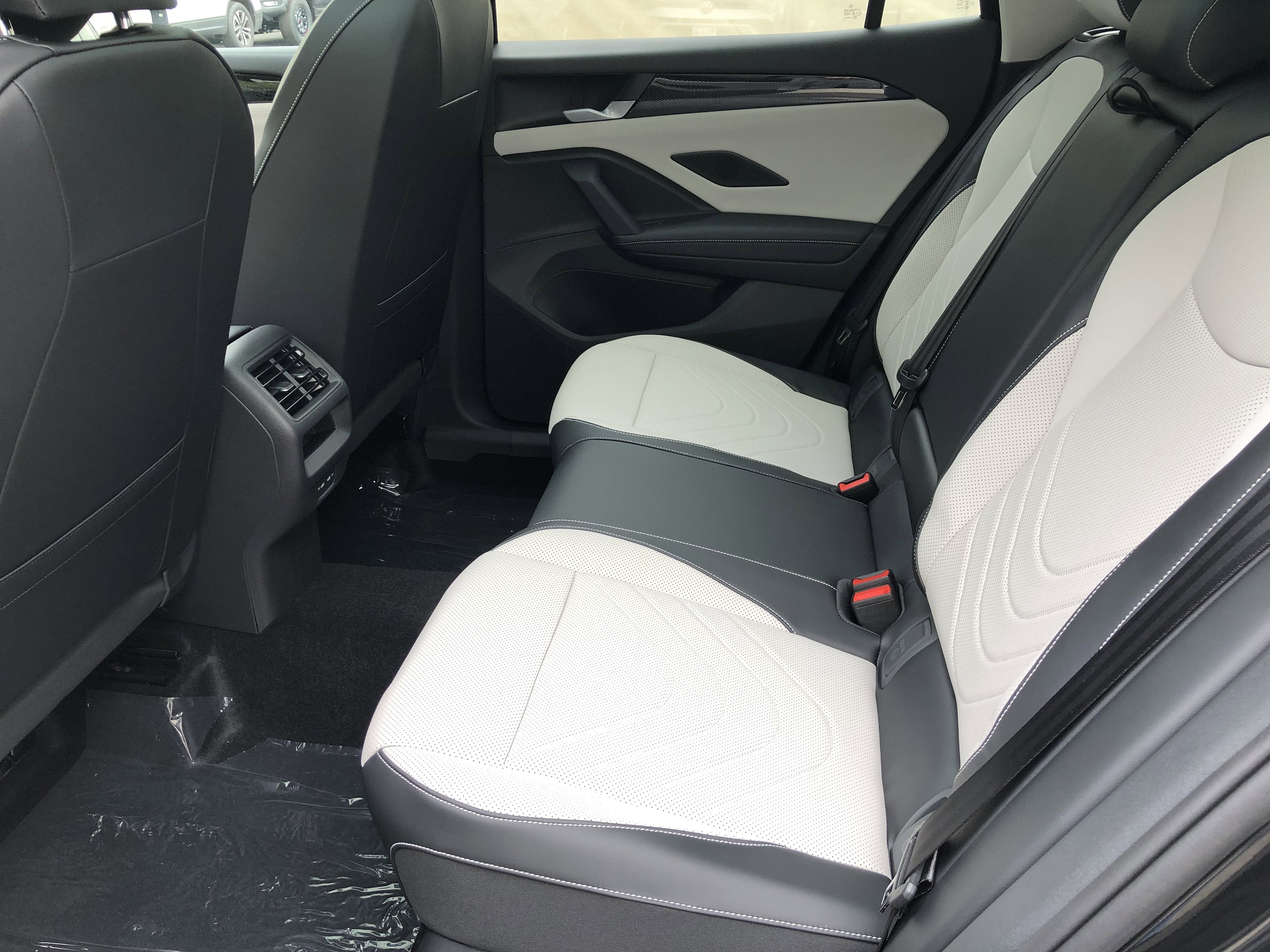 2026 Volkswagen Tiguan SE w/panoramic sunroof