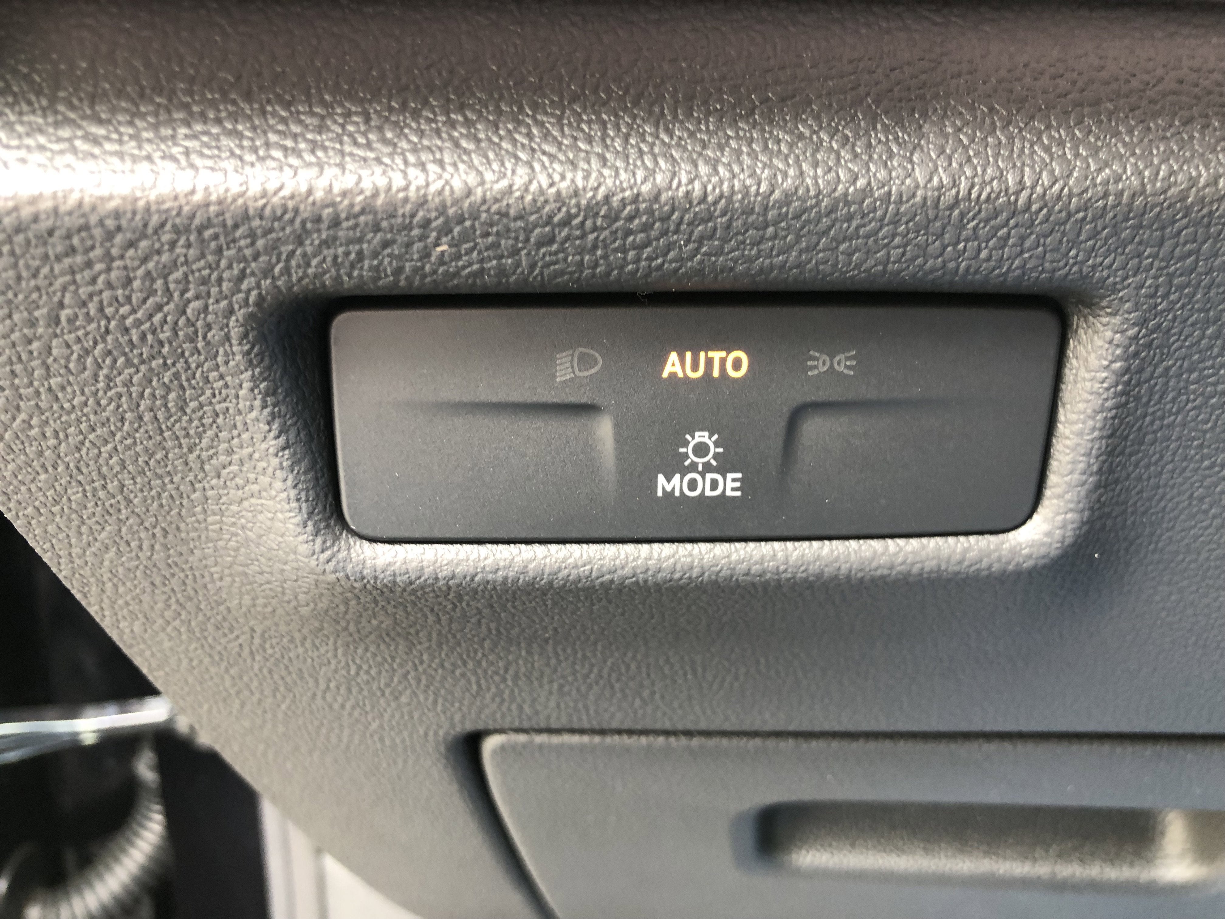 2026 Volkswagen Tiguan SE w/panoramic sunroof