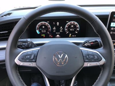 2026 Volkswagen Tiguan SE w/panoramic sunroof
