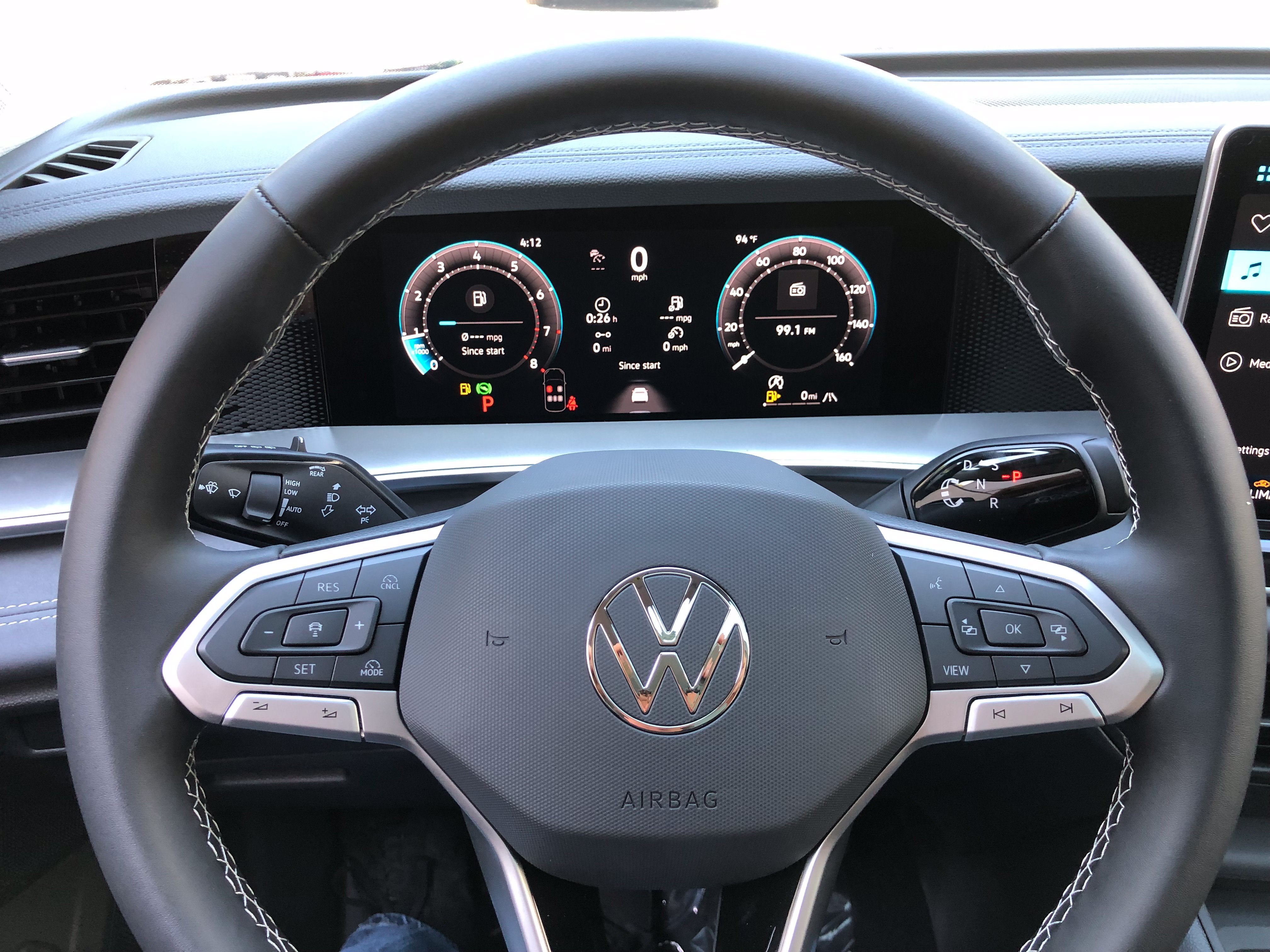2026 Volkswagen Tiguan SE w/panoramic sunroof