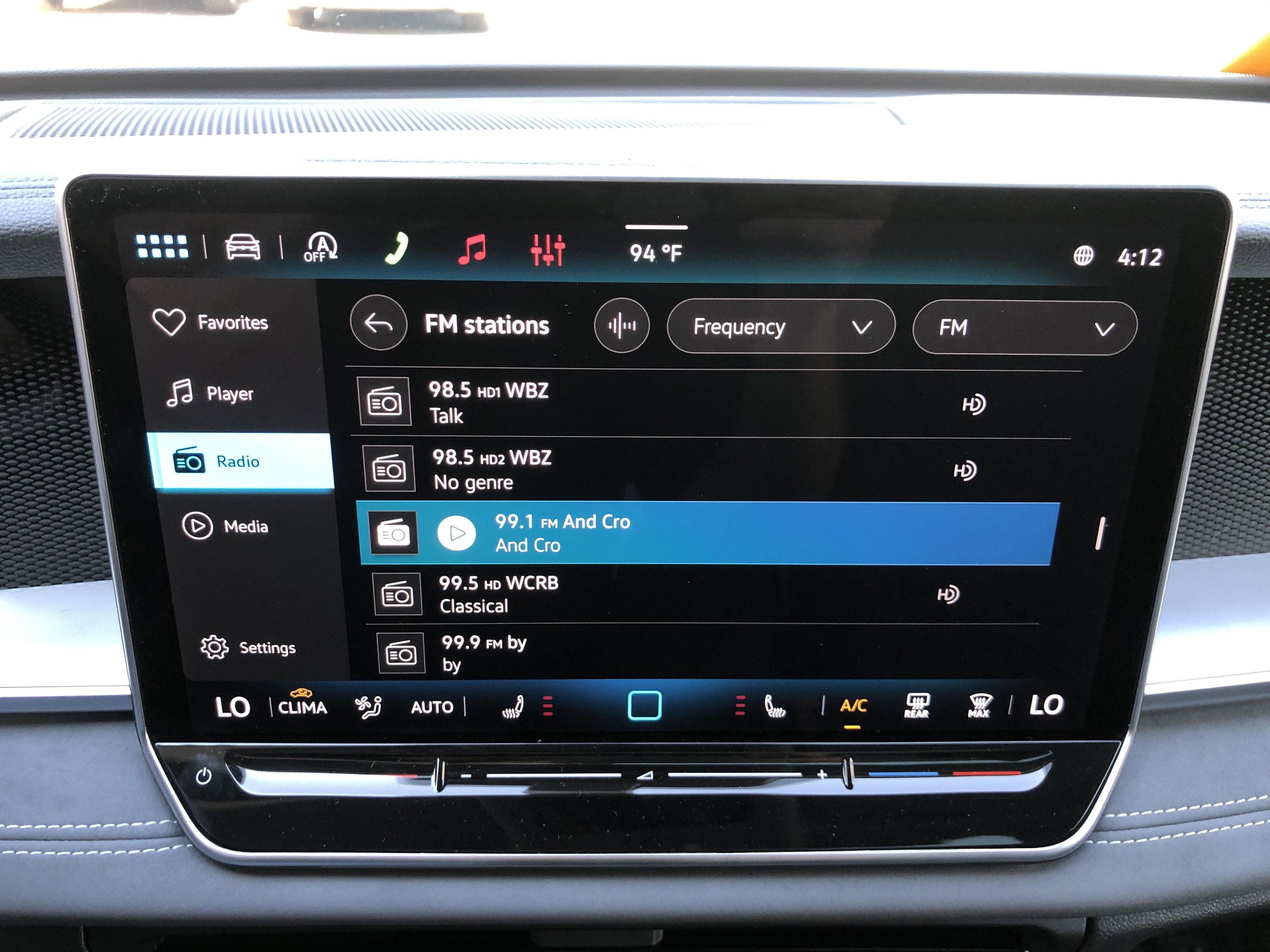 2026 Volkswagen Tiguan SE w/panoramic sunroof