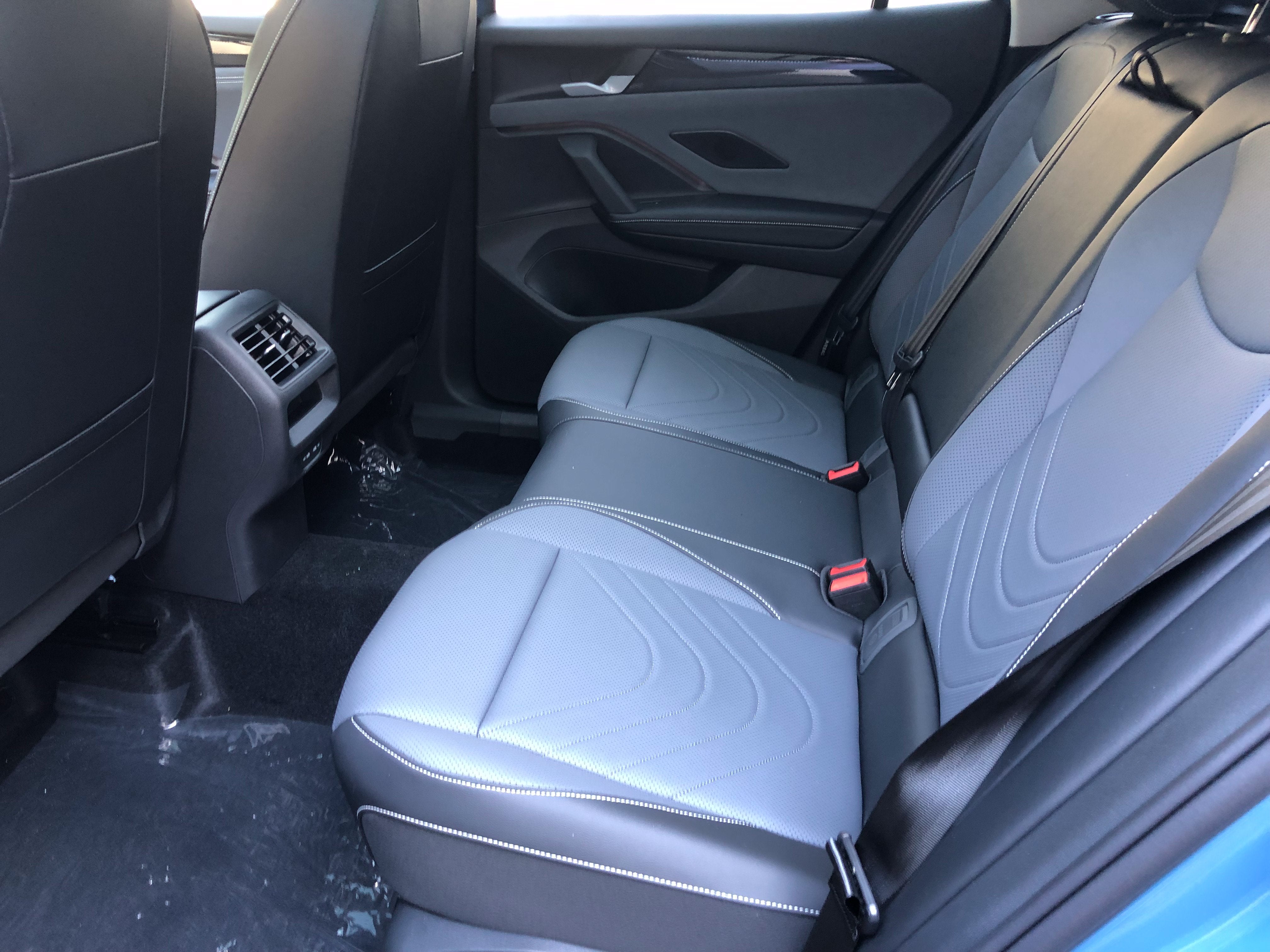 2026 Volkswagen Tiguan SE w/panoramic sunroof