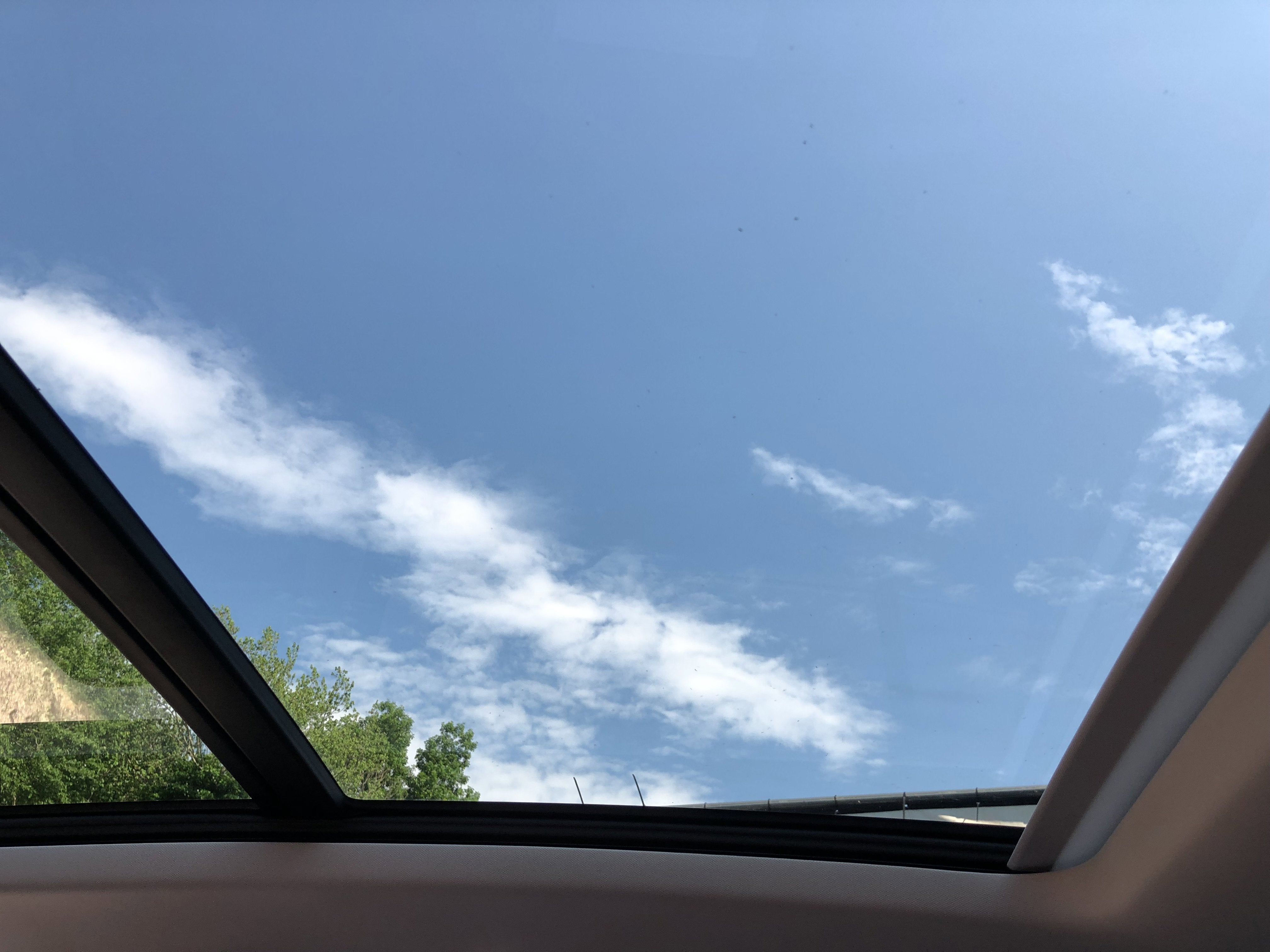 2026 Volkswagen Tiguan SE w/panoramic sunroof