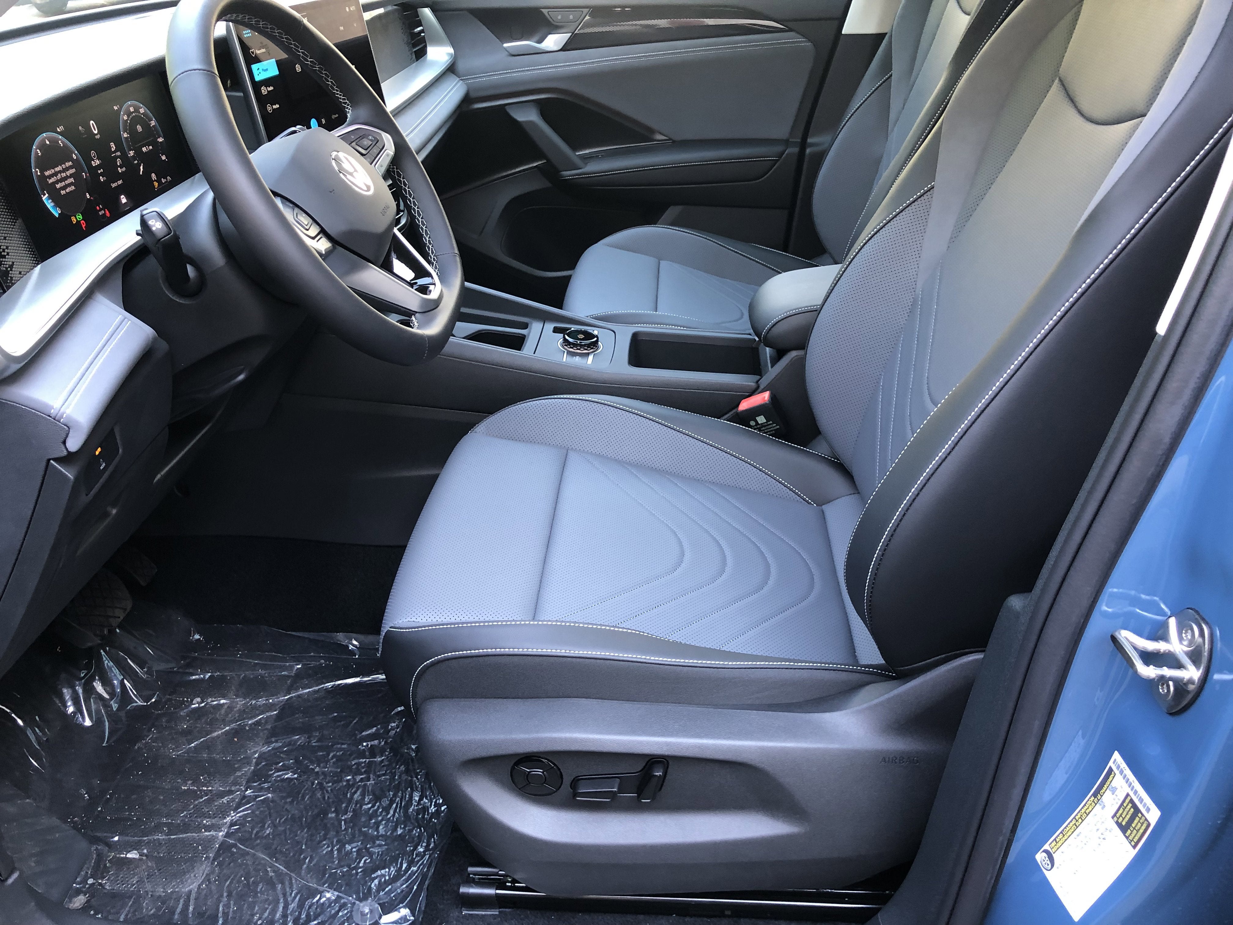 2026 Volkswagen Tiguan SE w/panoramic sunroof