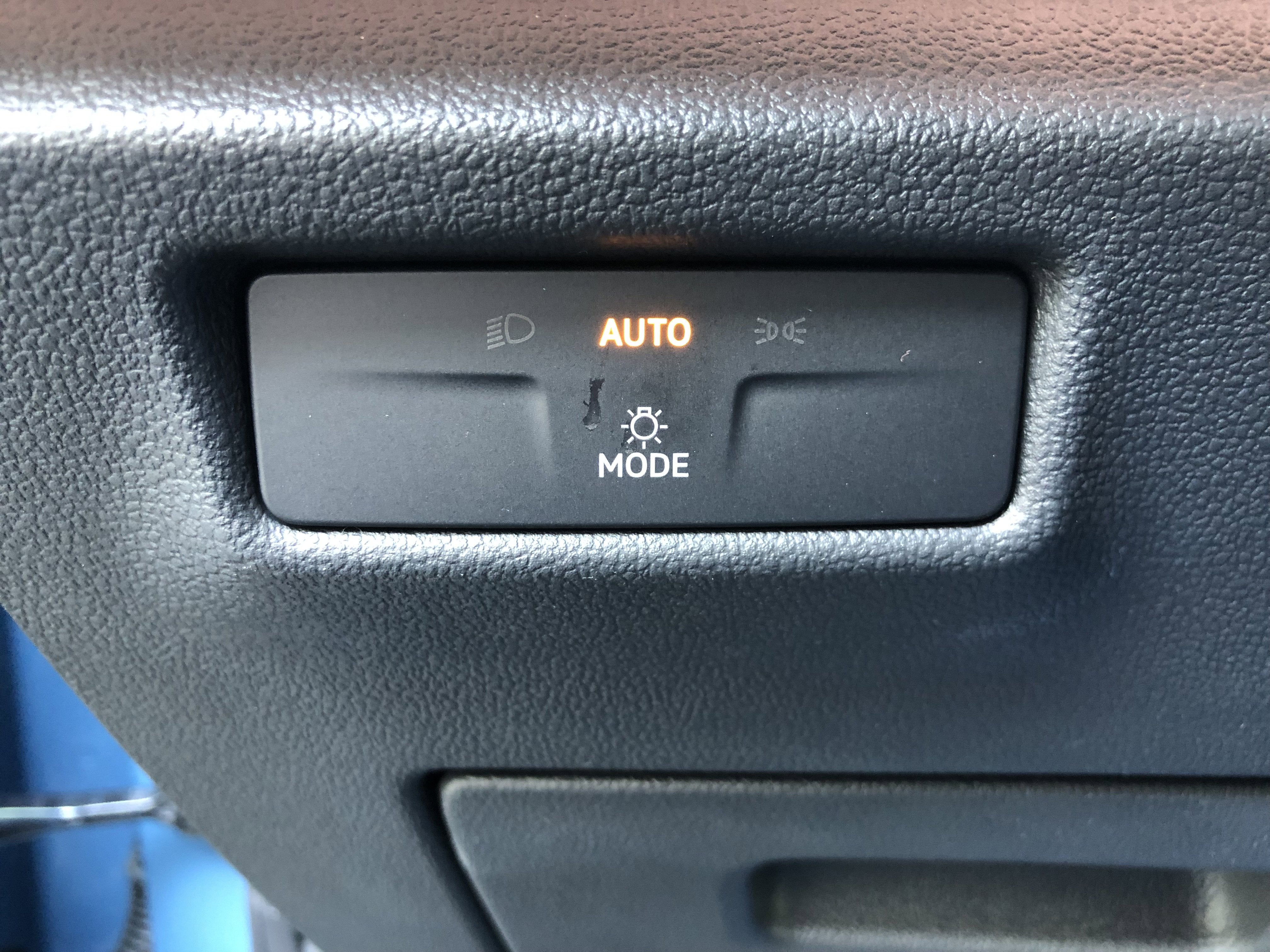 2026 Volkswagen Tiguan SE w/panoramic sunroof