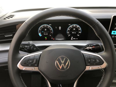 2026 Volkswagen Tiguan SE w/panoramic sunroof