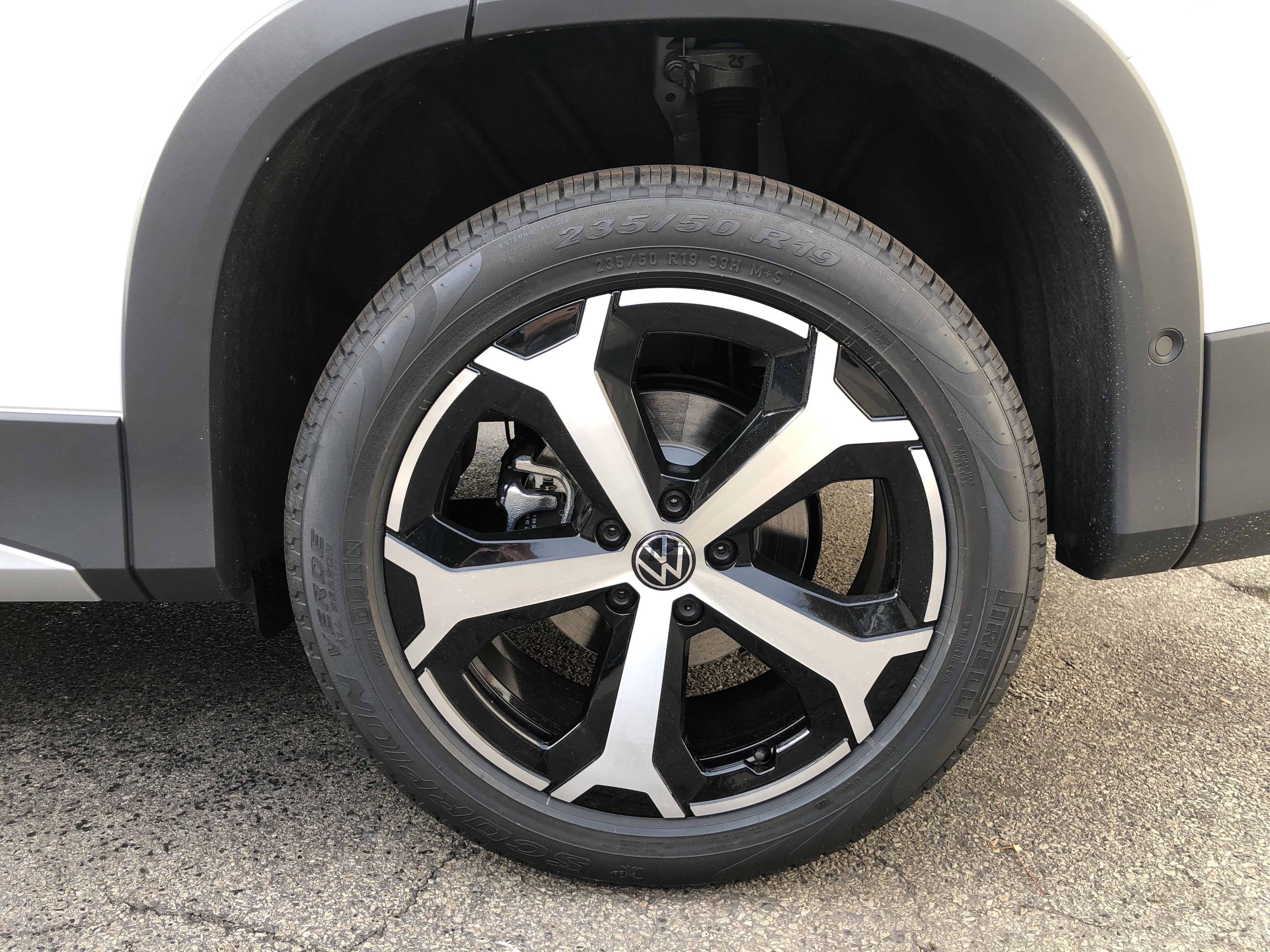 2026 Volkswagen Tiguan SE w/panoramic sunroof
