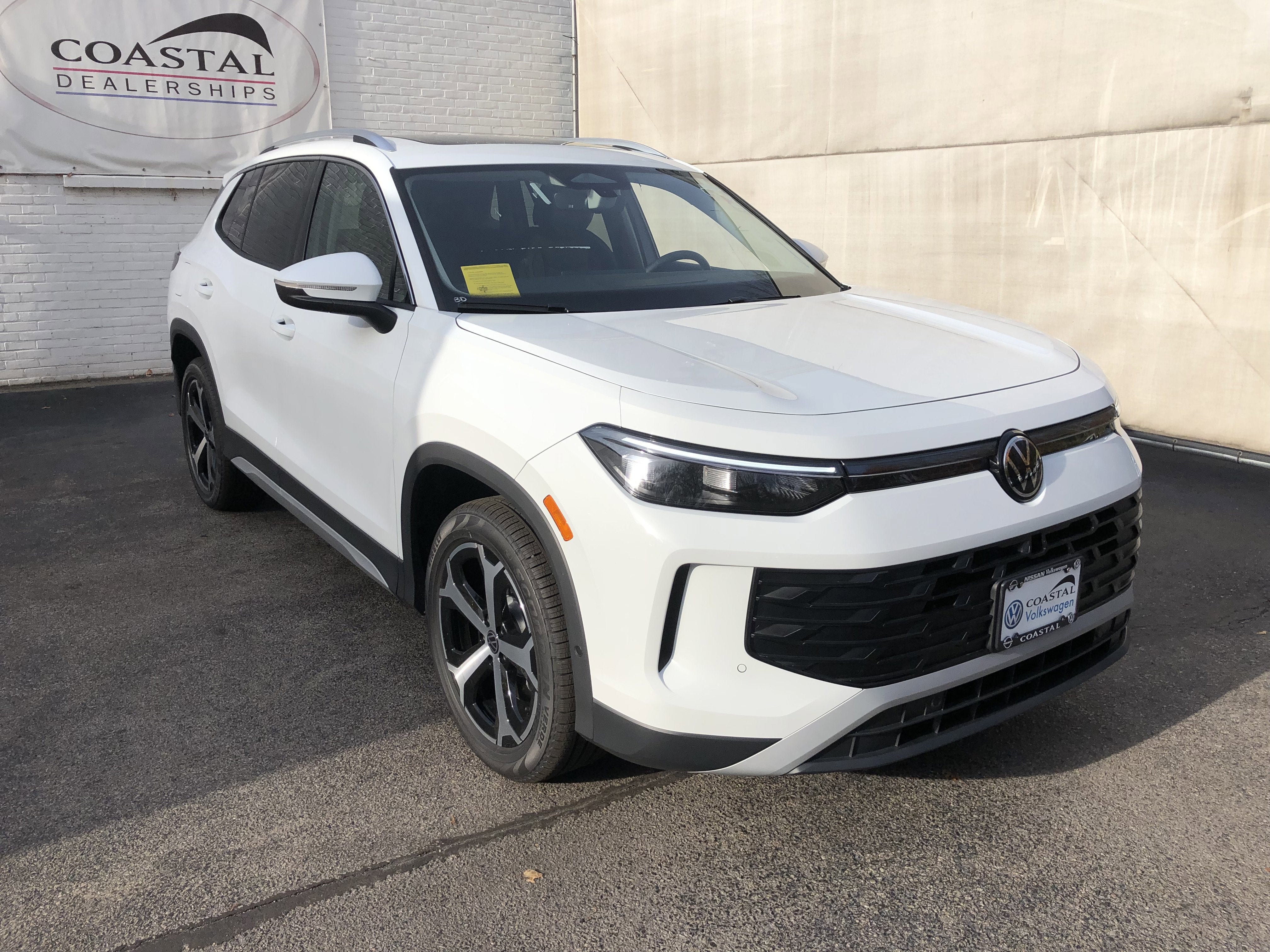 2026 Volkswagen Tiguan SE w/panoramic sunroof
