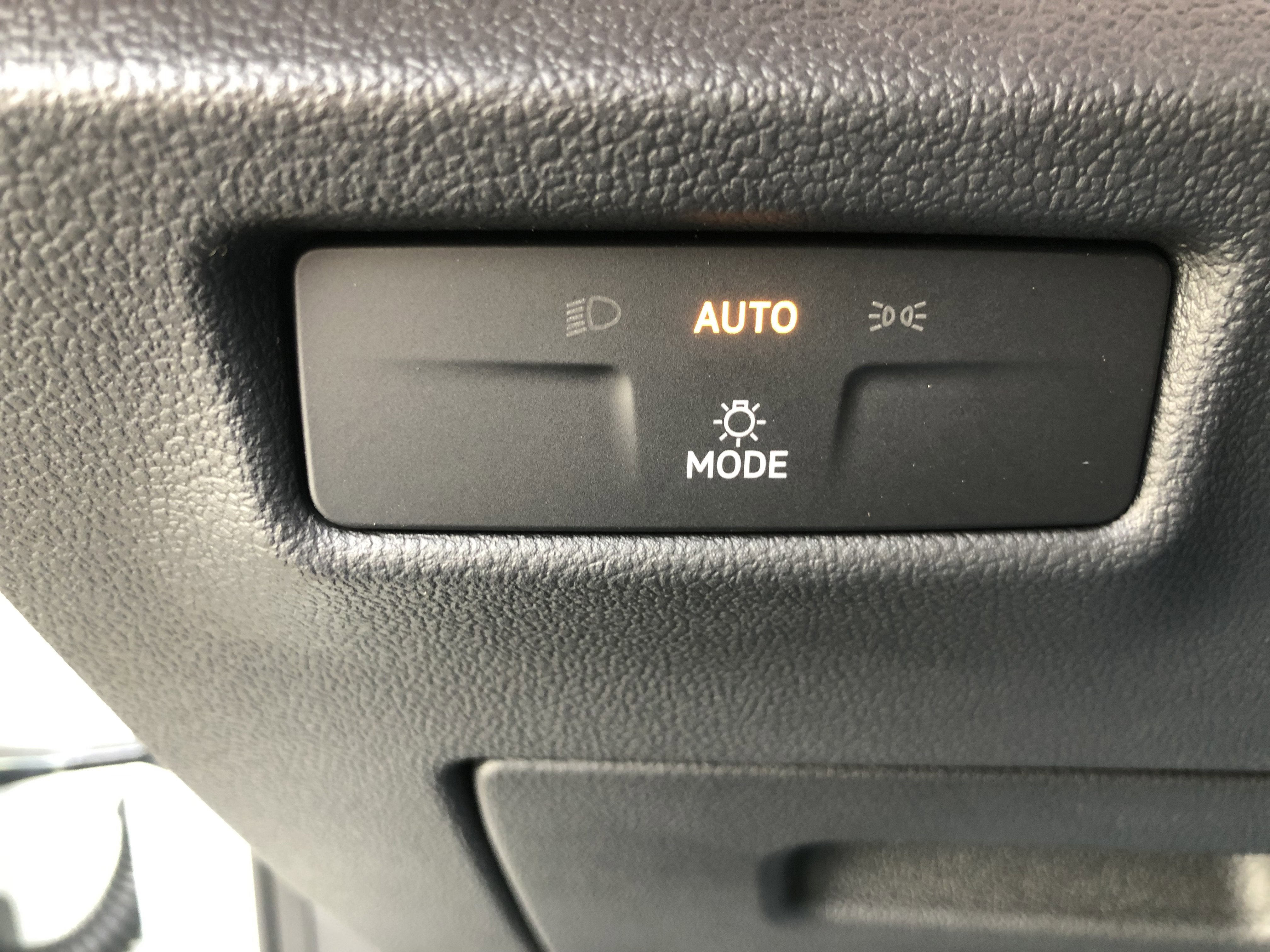 2026 Volkswagen Tiguan SE w/panoramic sunroof