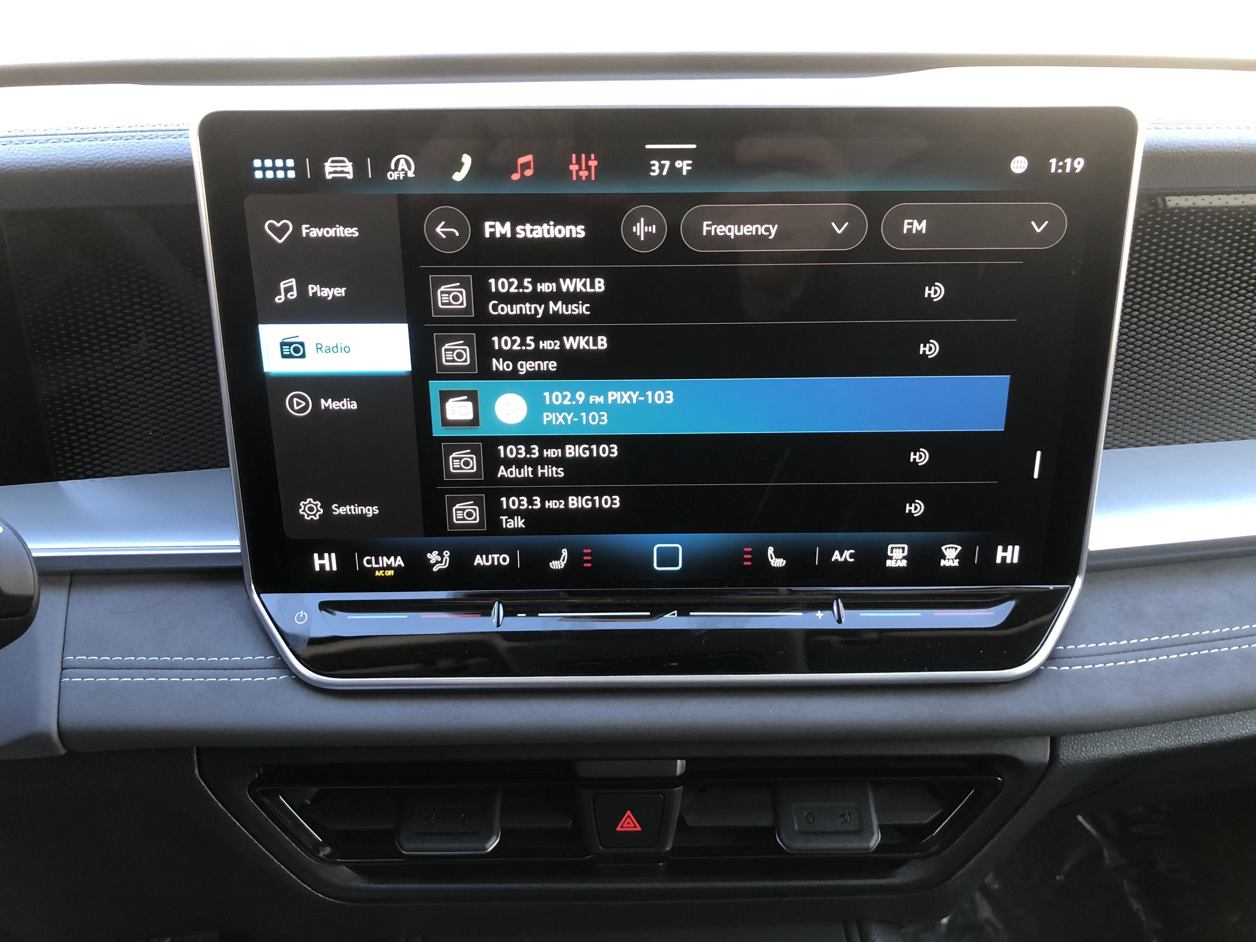 2026 Volkswagen Tiguan SE w/panoramic sunroof