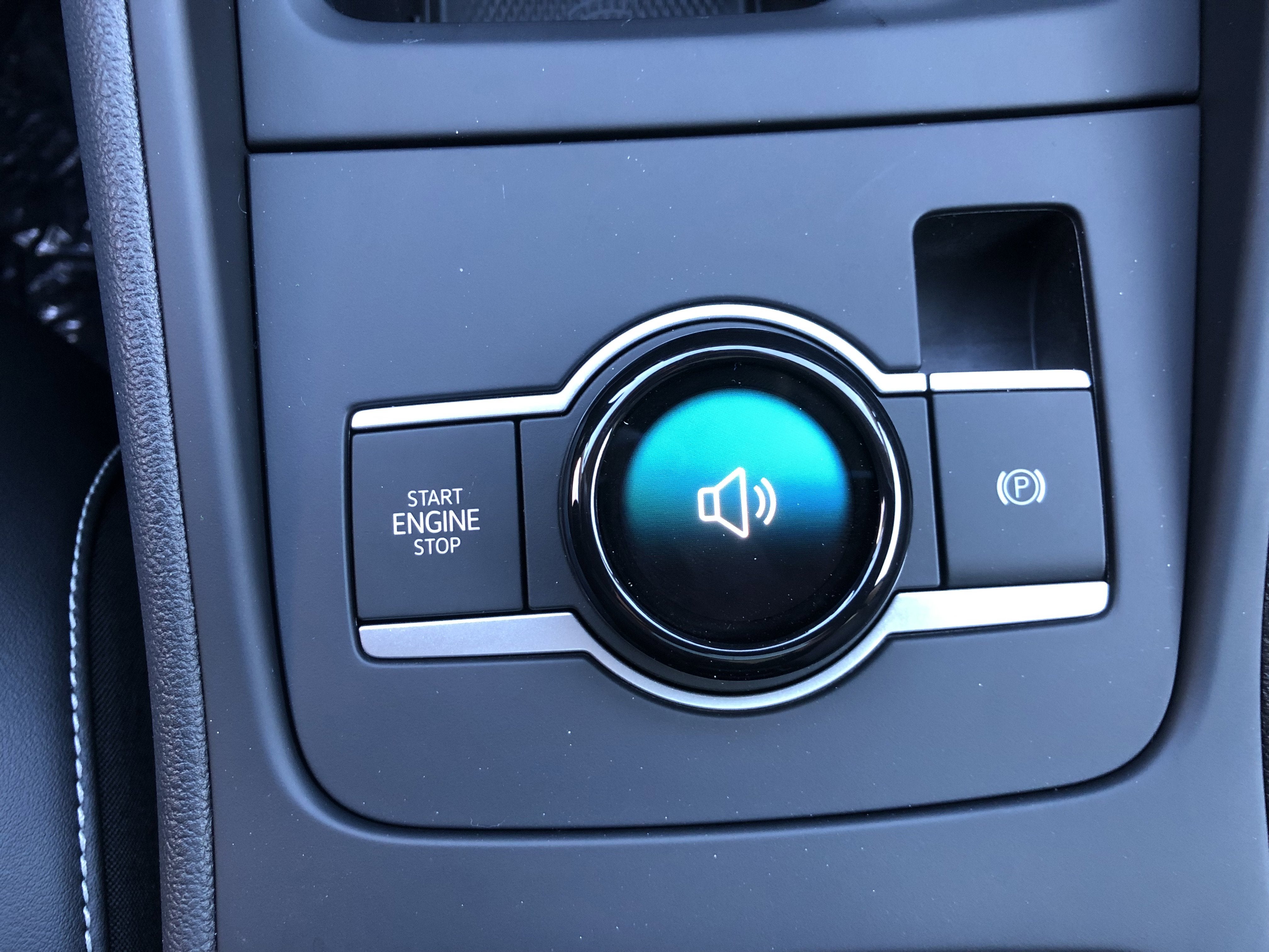 2026 Volkswagen Tiguan SE w/panoramic sunroof