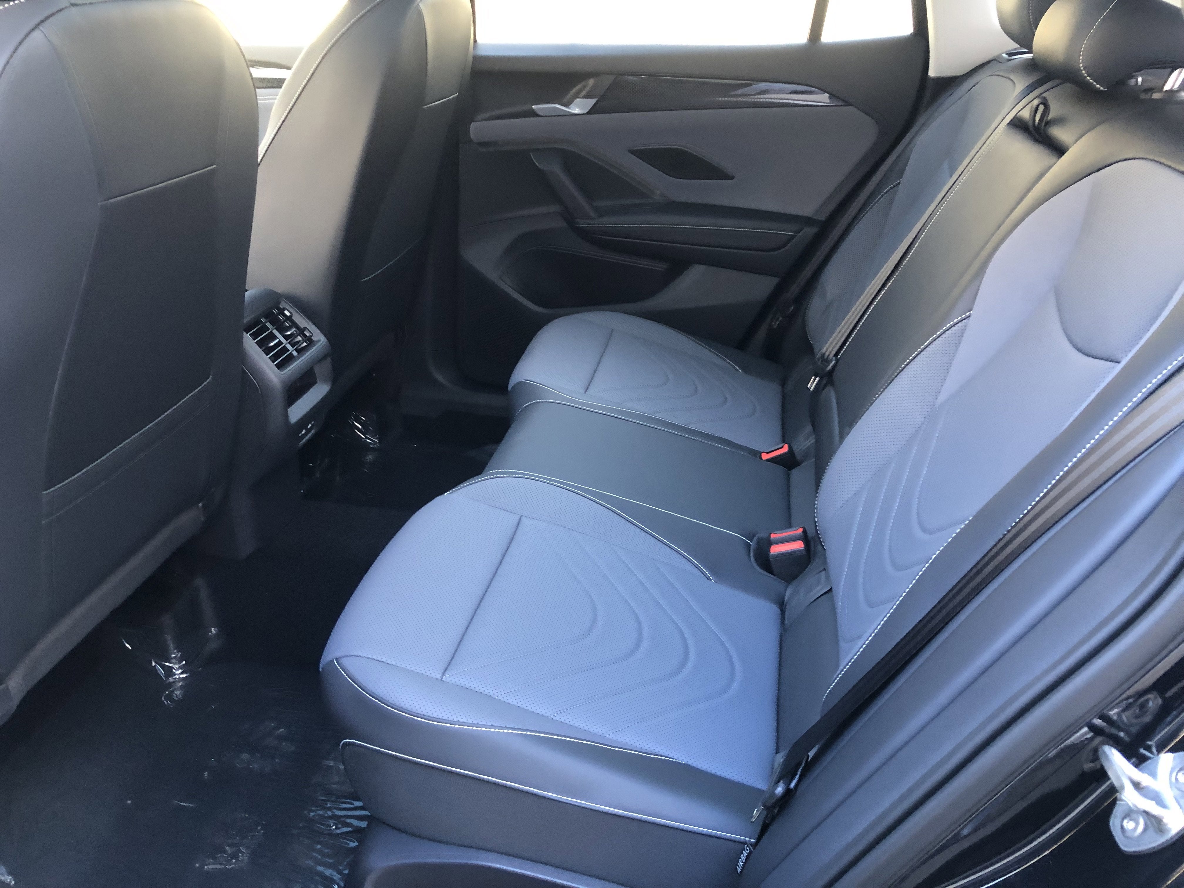 2026 Volkswagen Tiguan SE w/panoramic sunroof