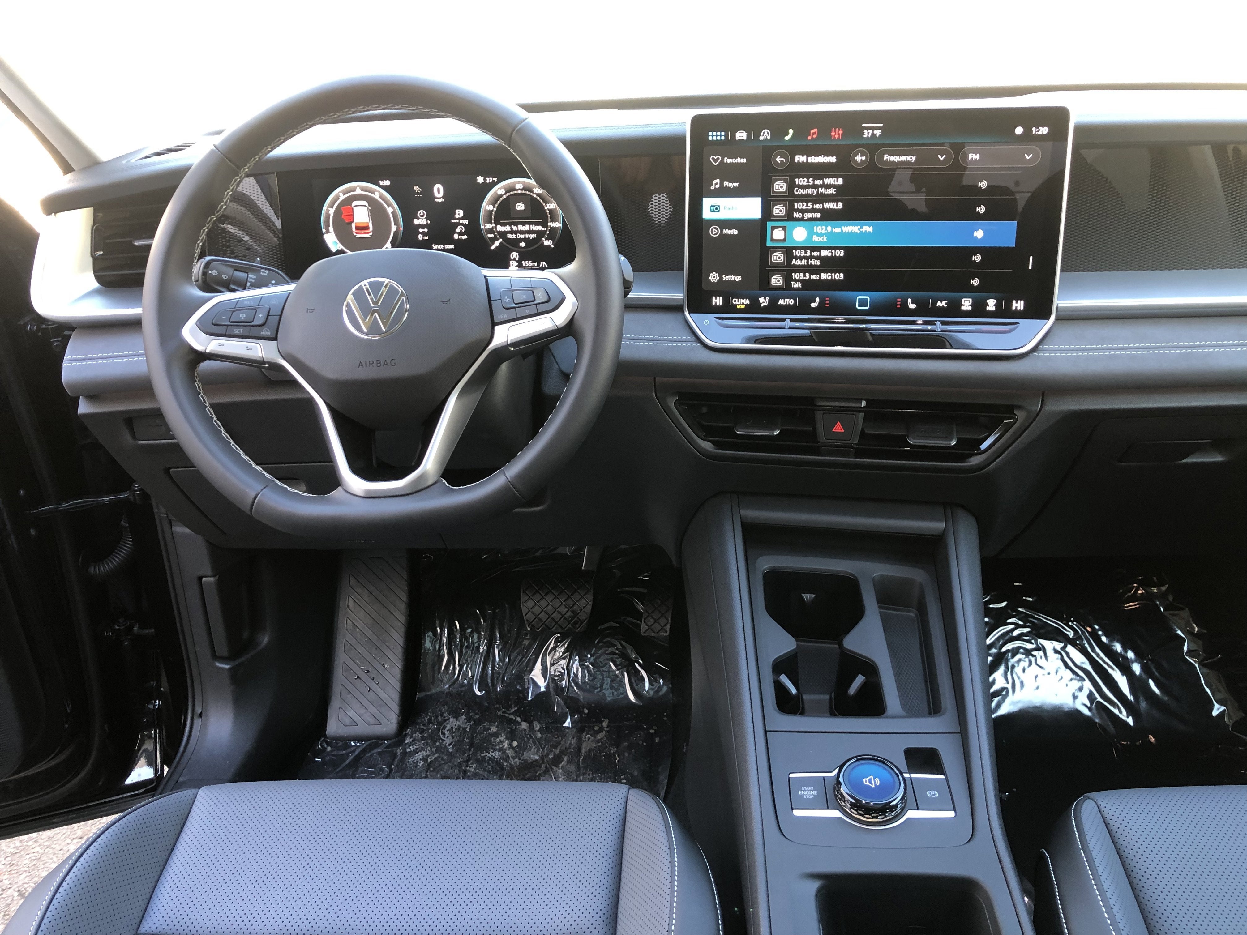 2026 Volkswagen Tiguan SE w/panoramic sunroof