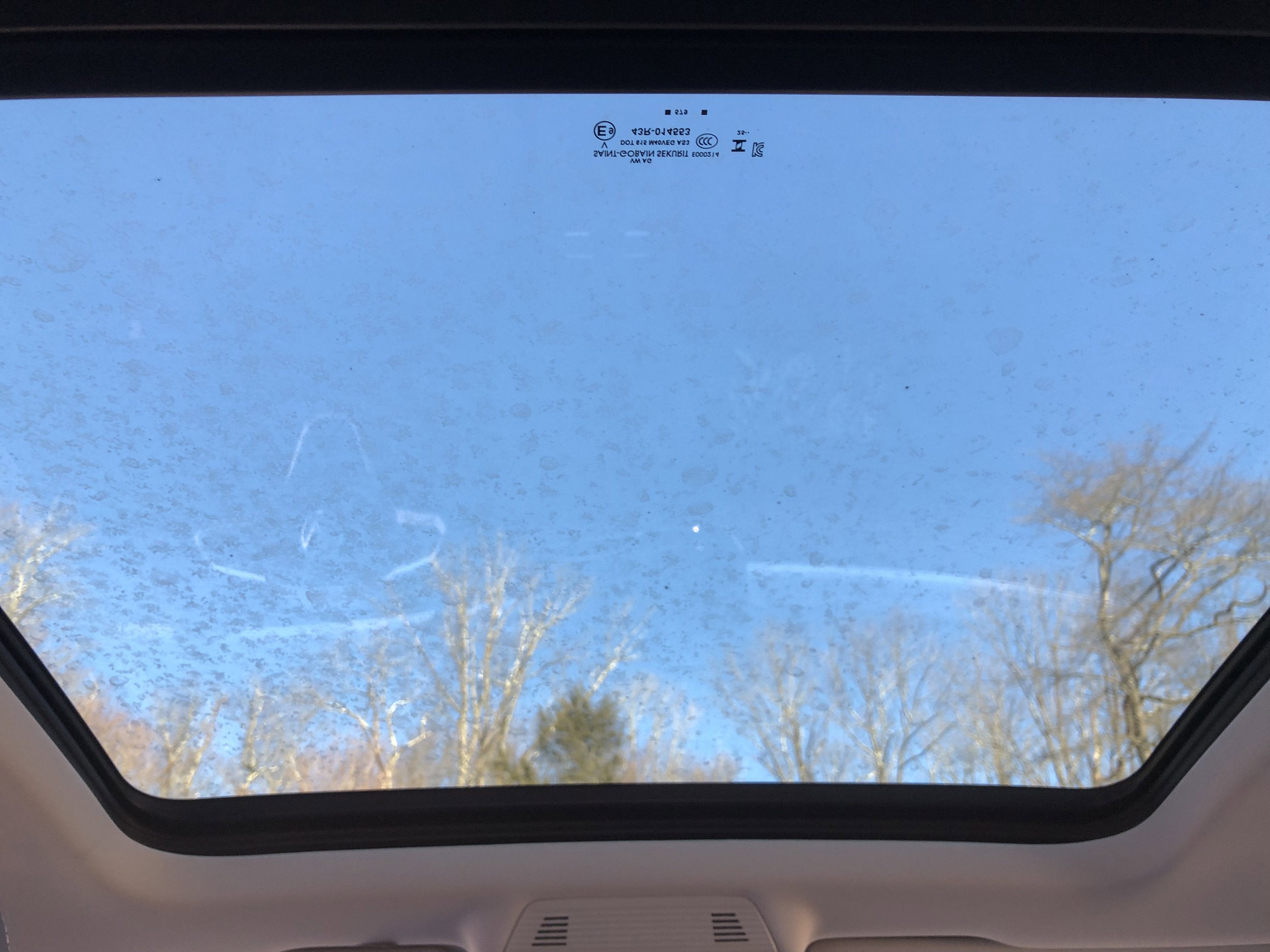 2026 Volkswagen Tiguan SE w/panoramic sunroof