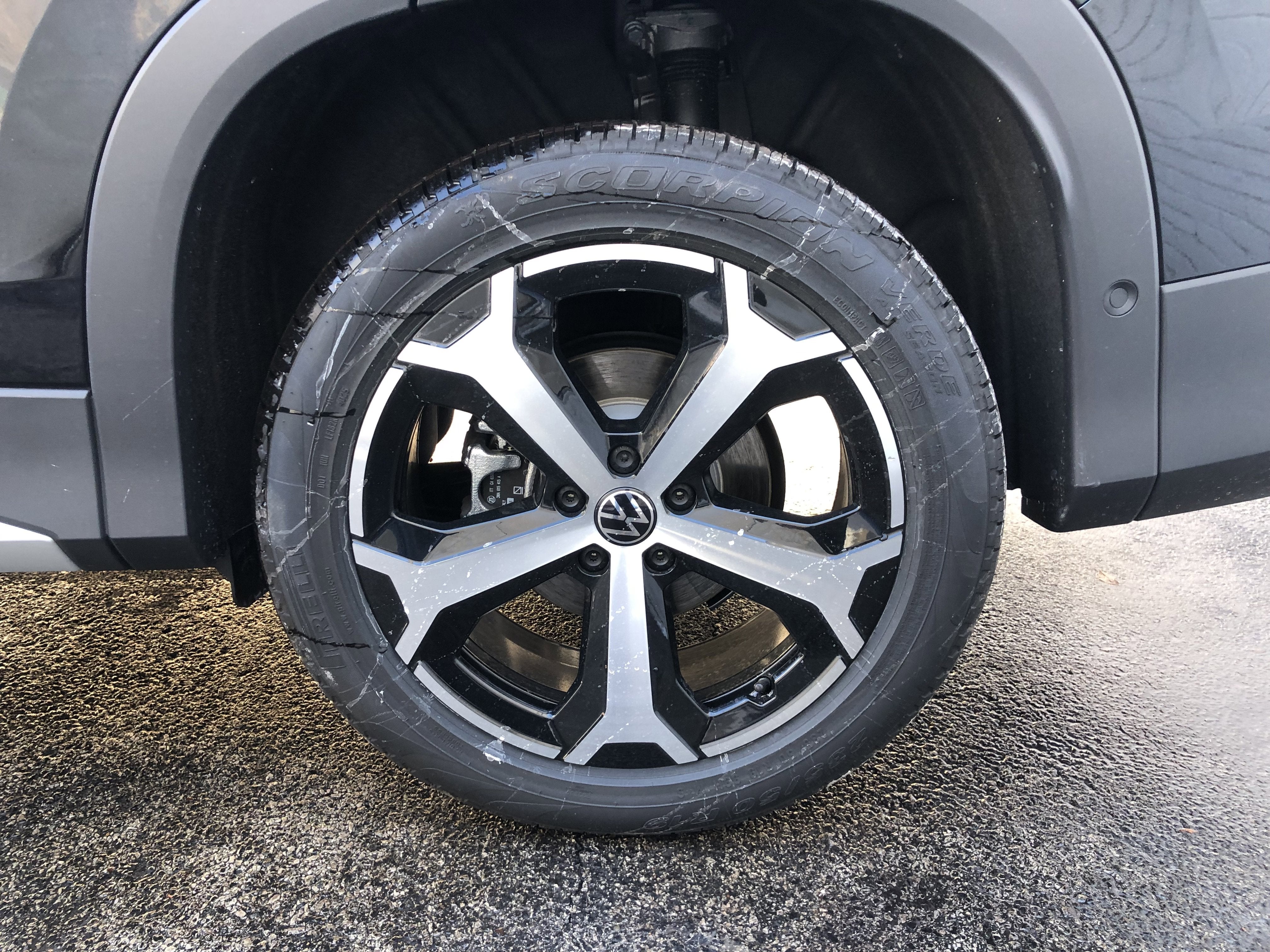 2026 Volkswagen Tiguan SE w/panoramic sunroof